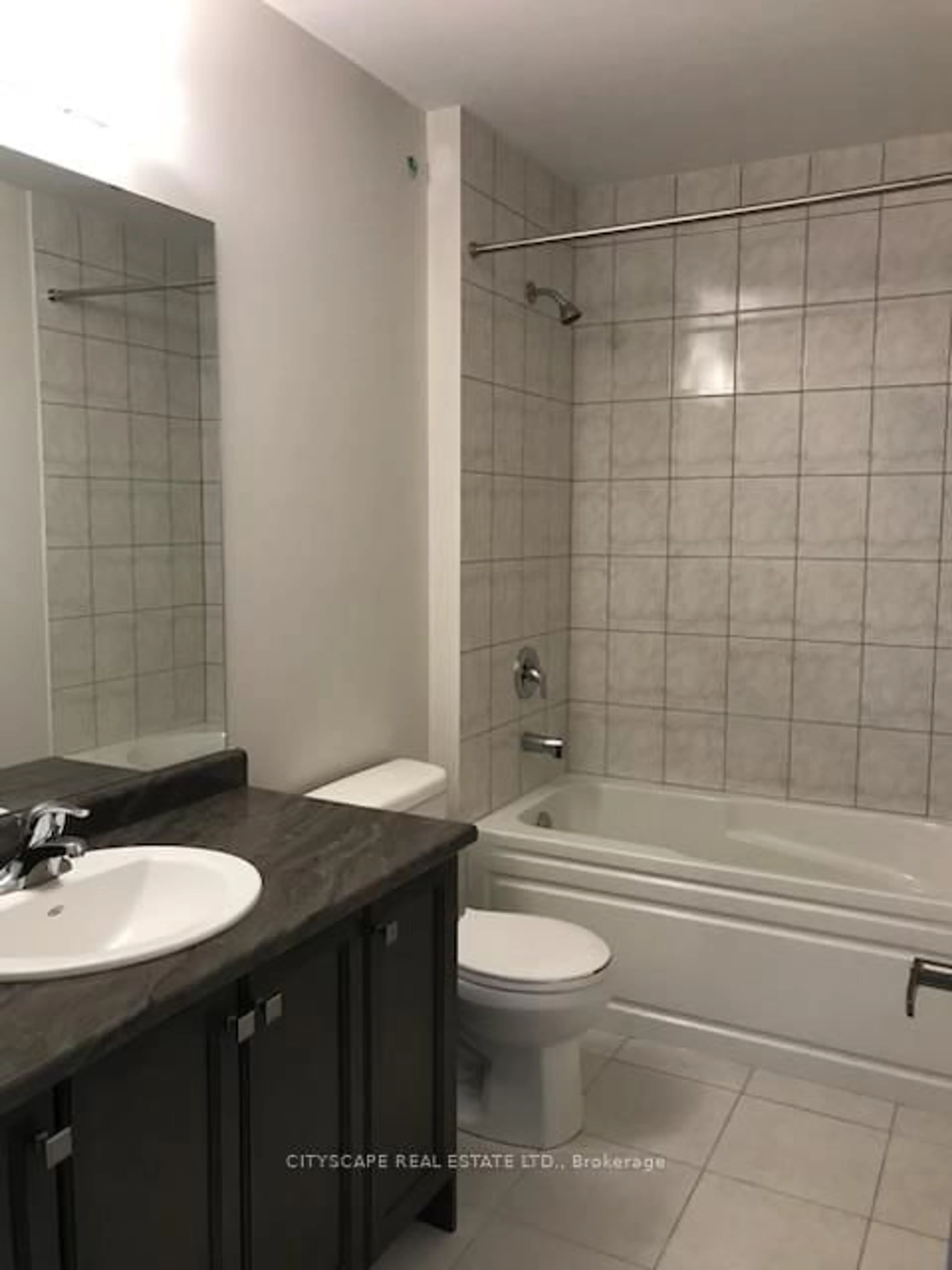 Standard bathroom, ceramic/tile floor for 7725 Shagbark Ave, Niagara Falls Ontario L2H 3R9