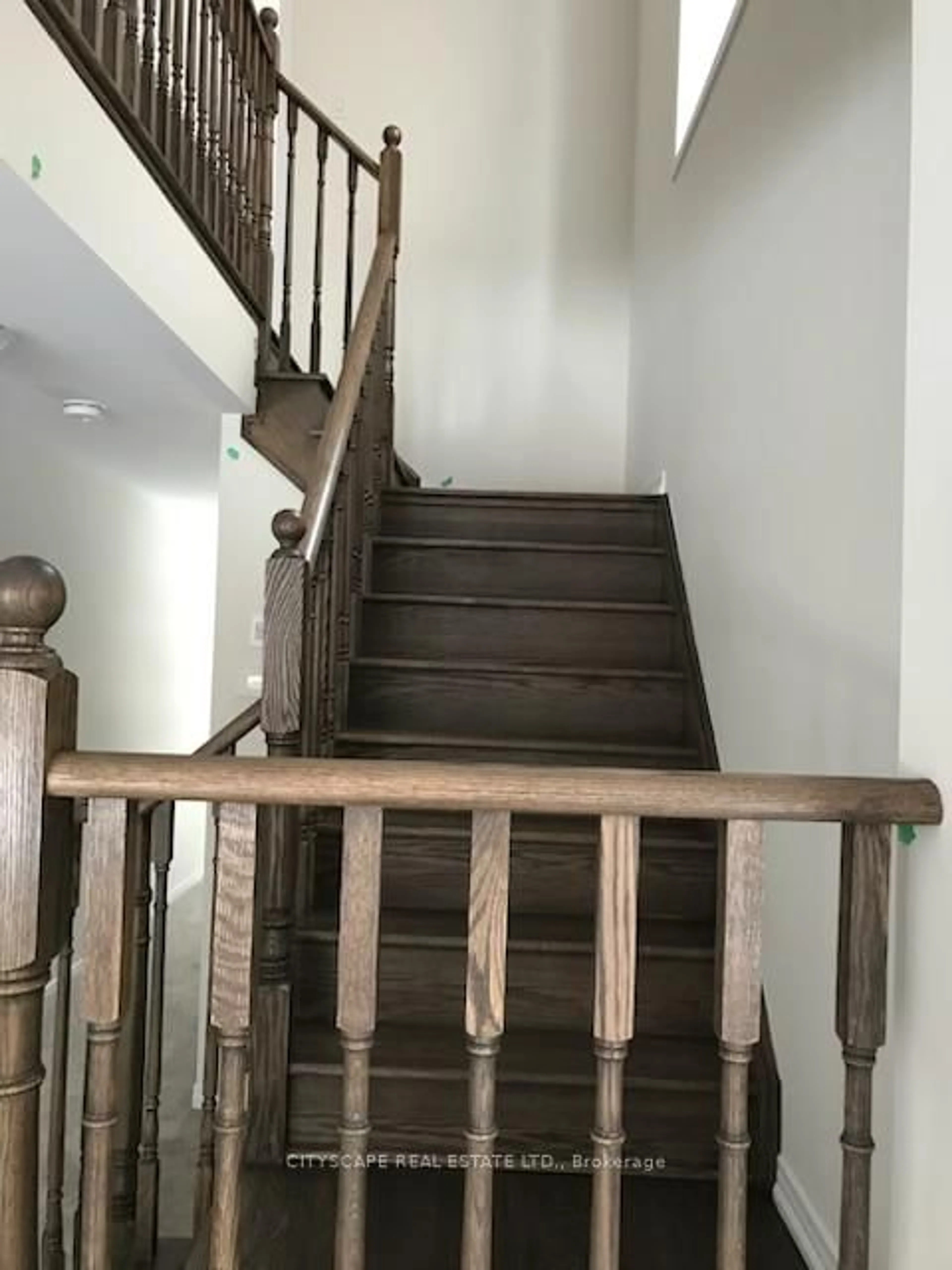 Stairs for 7725 Shagbark Ave, Niagara Falls Ontario L2H 3R9