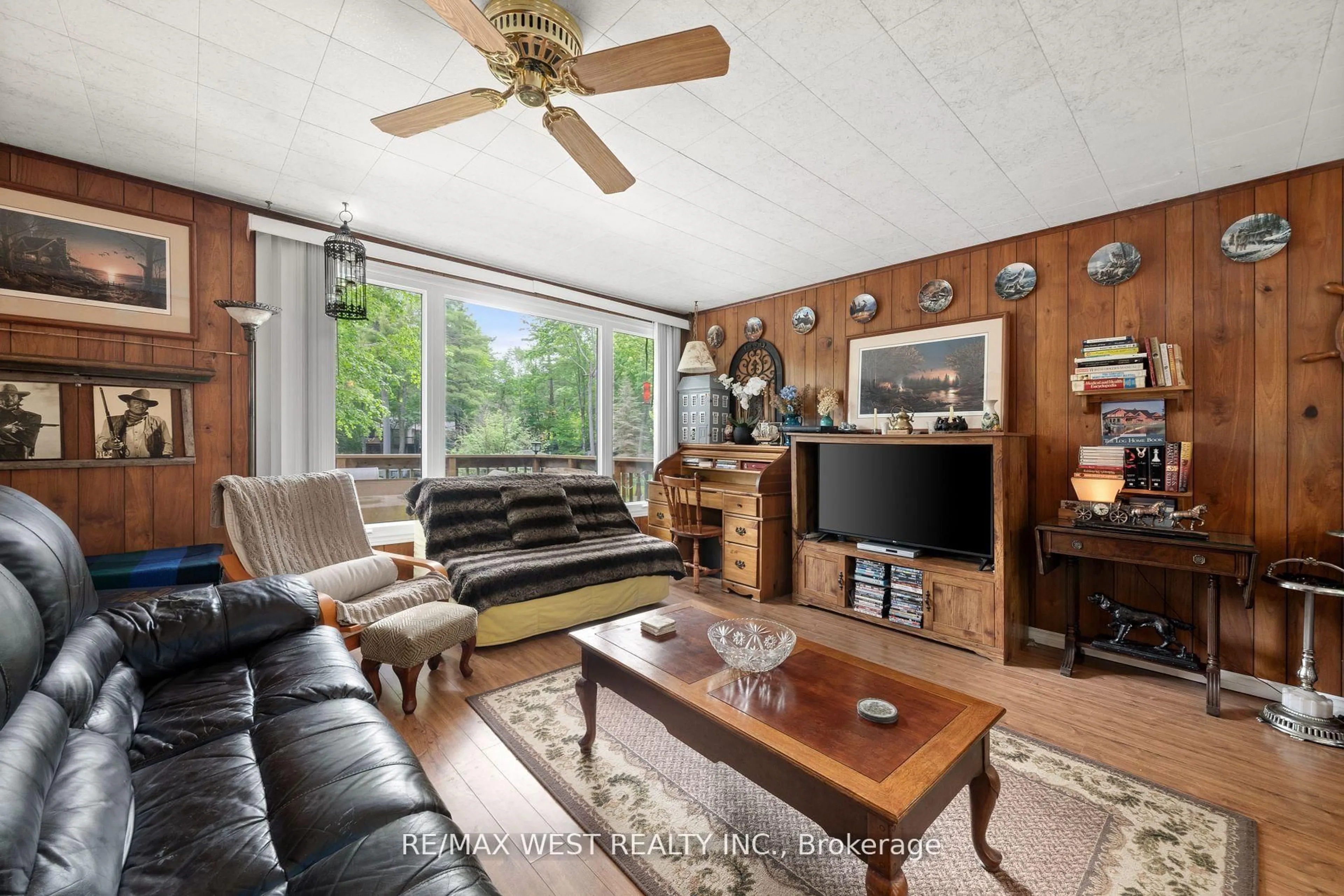 Living room with furniture, unknown for 2735 Shepherd Lane, Selwyn Ontario K0L 2H0