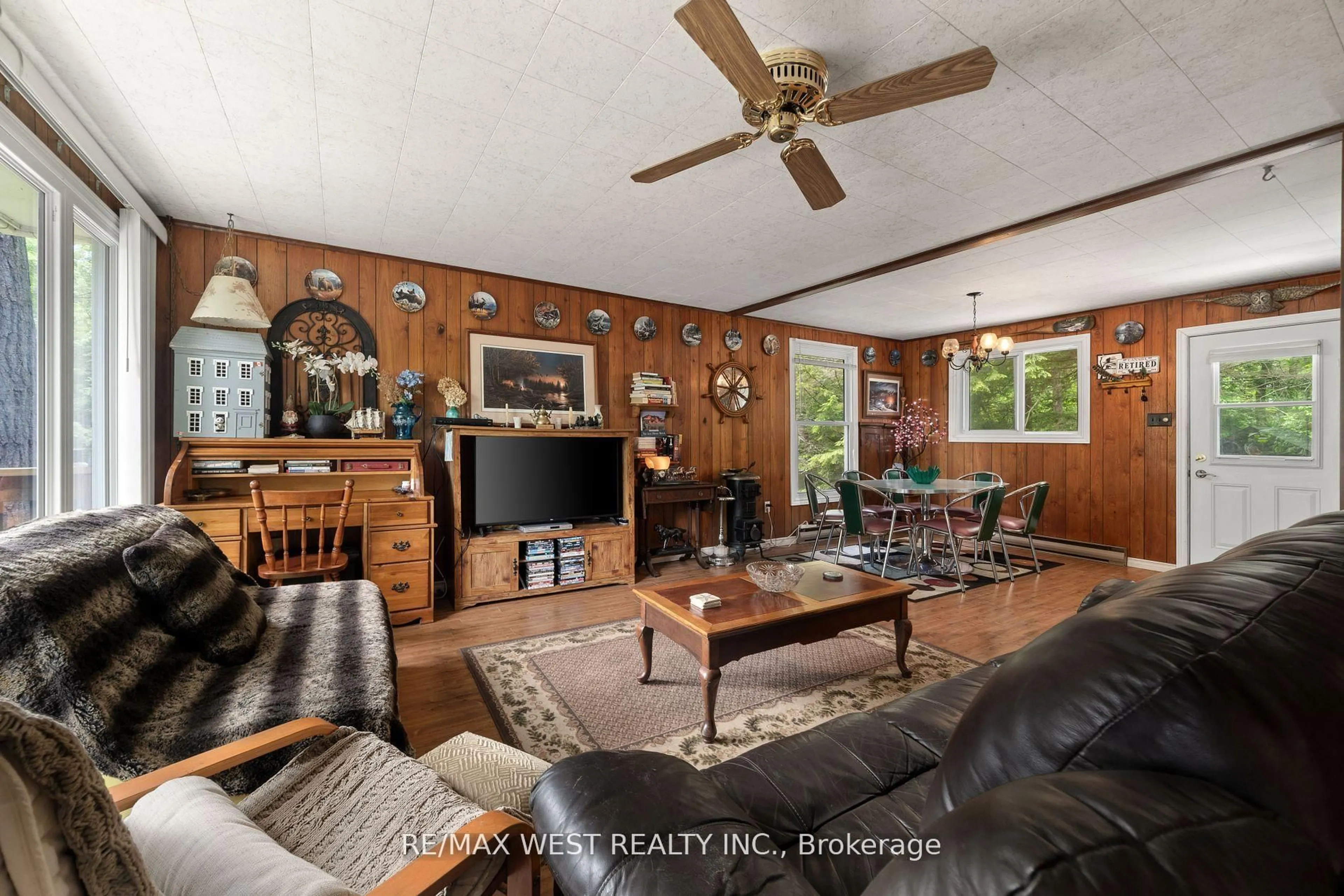 Living room with furniture, unknown for 2735 Shepherd Lane, Selwyn Ontario K0L 2H0