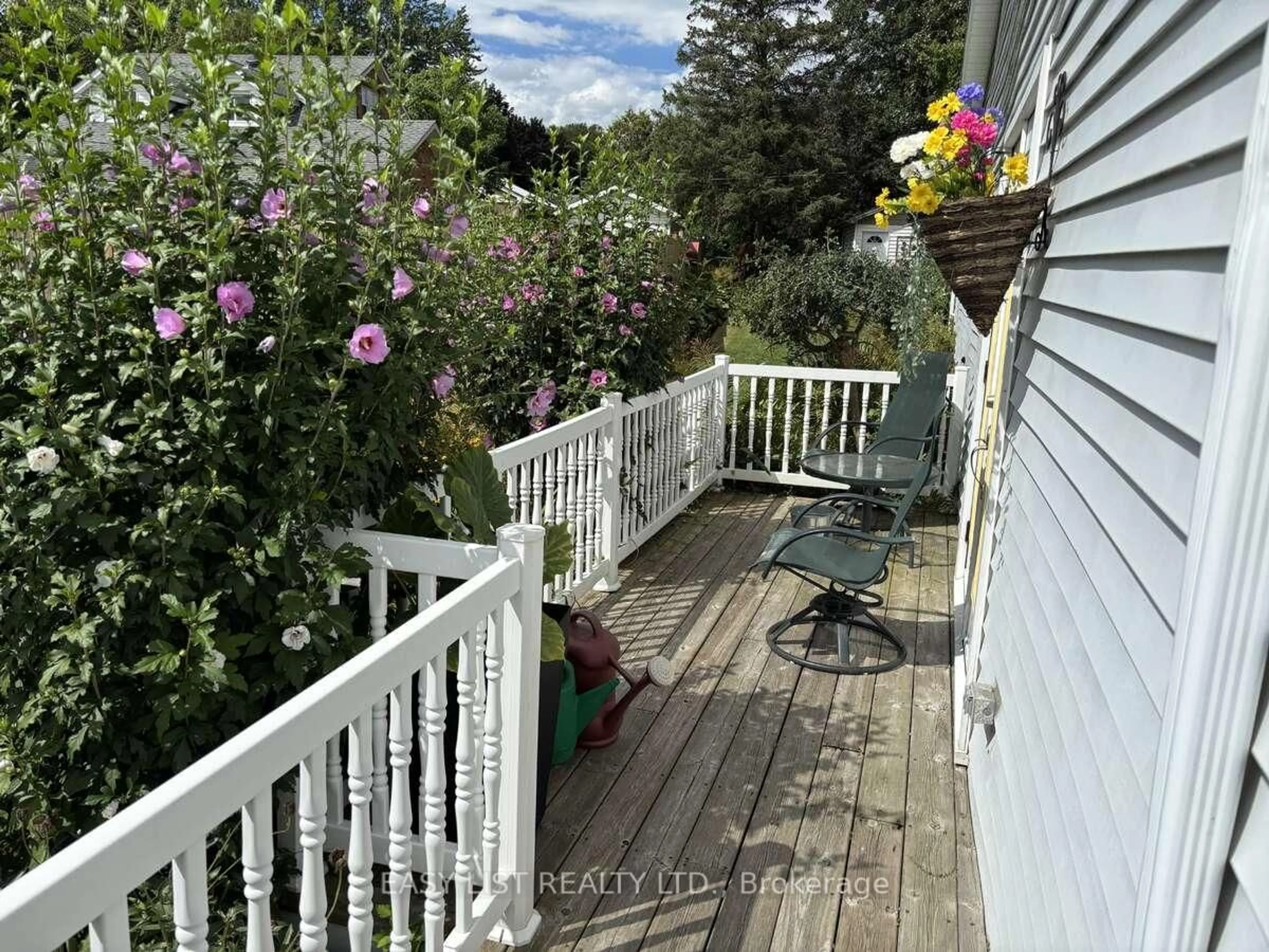 Patio, unknown for 3706 Catherine St, Thames Centre Ontario N0L 1G1