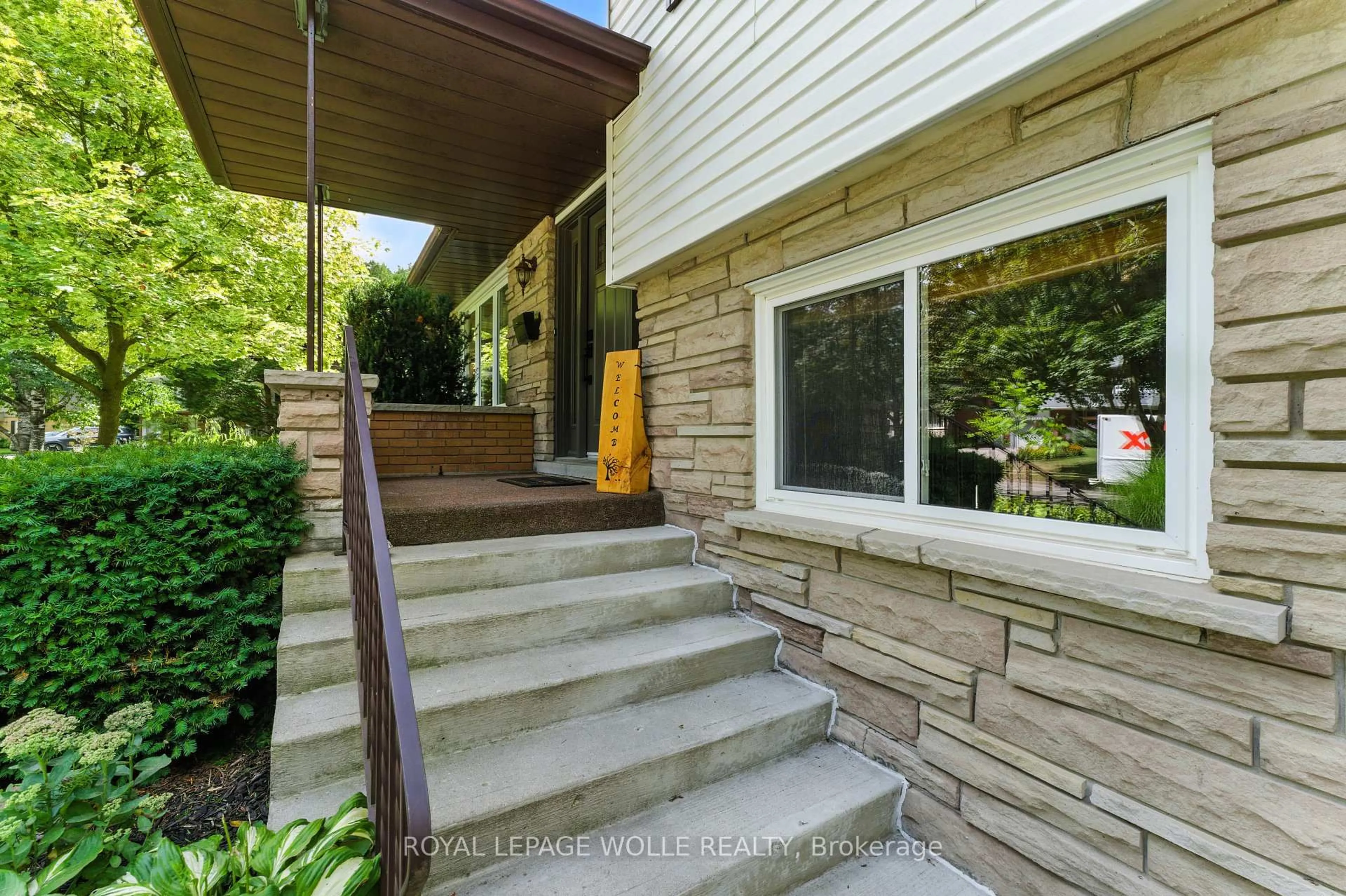 Unknown for 33 Shadywood Cres, Kitchener Ontario N2M 4J1