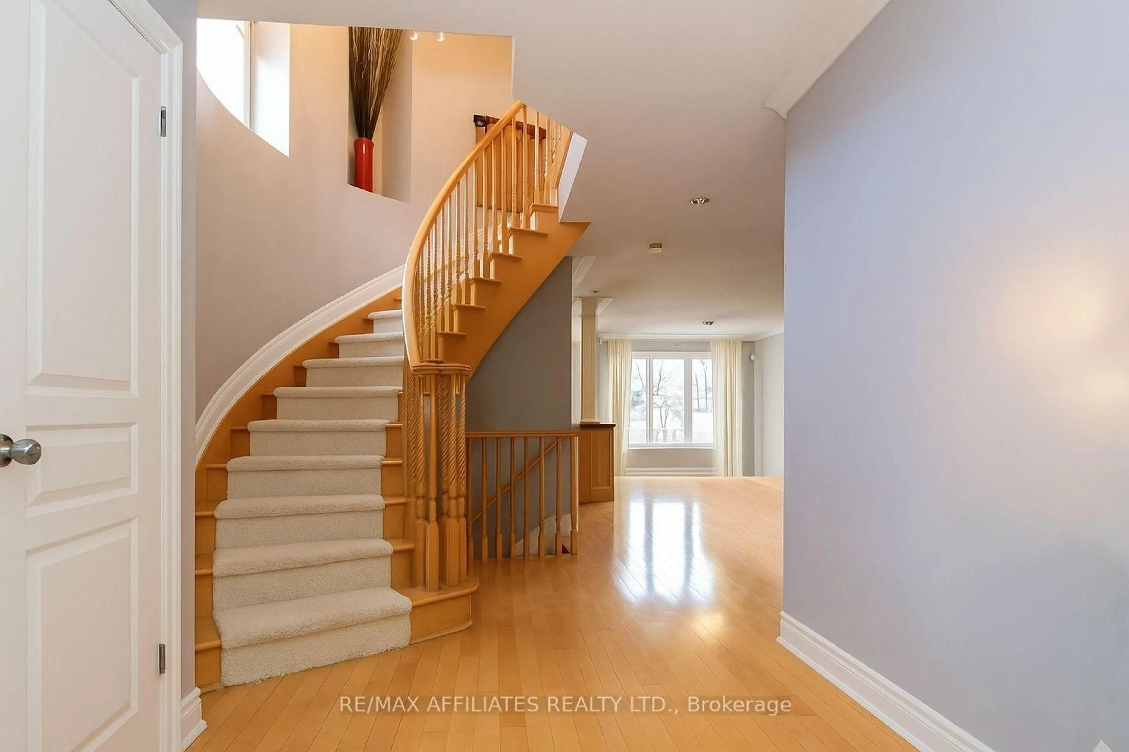 Unknown for 561 AQUAVIEW Dr, Ottawa Ontario K4A 4V4