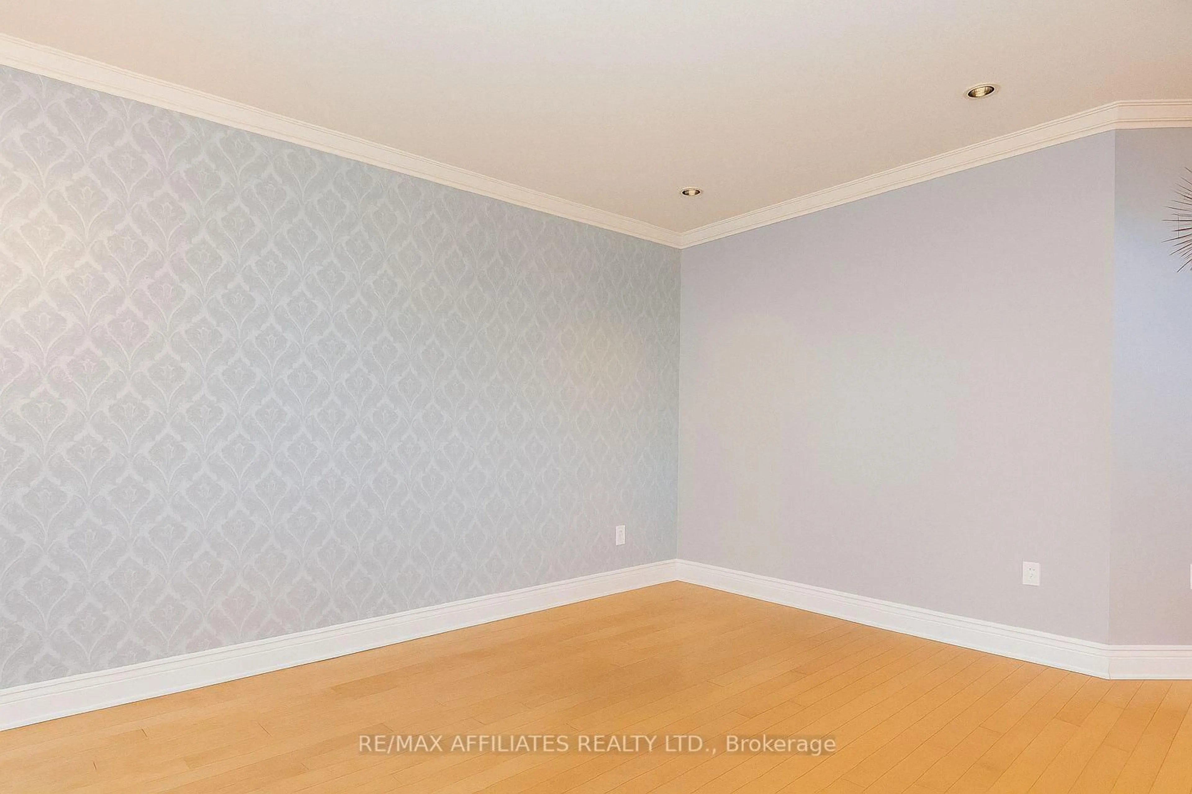 A pic of a room for 561 AQUAVIEW Dr, Ottawa Ontario K4A 4V4