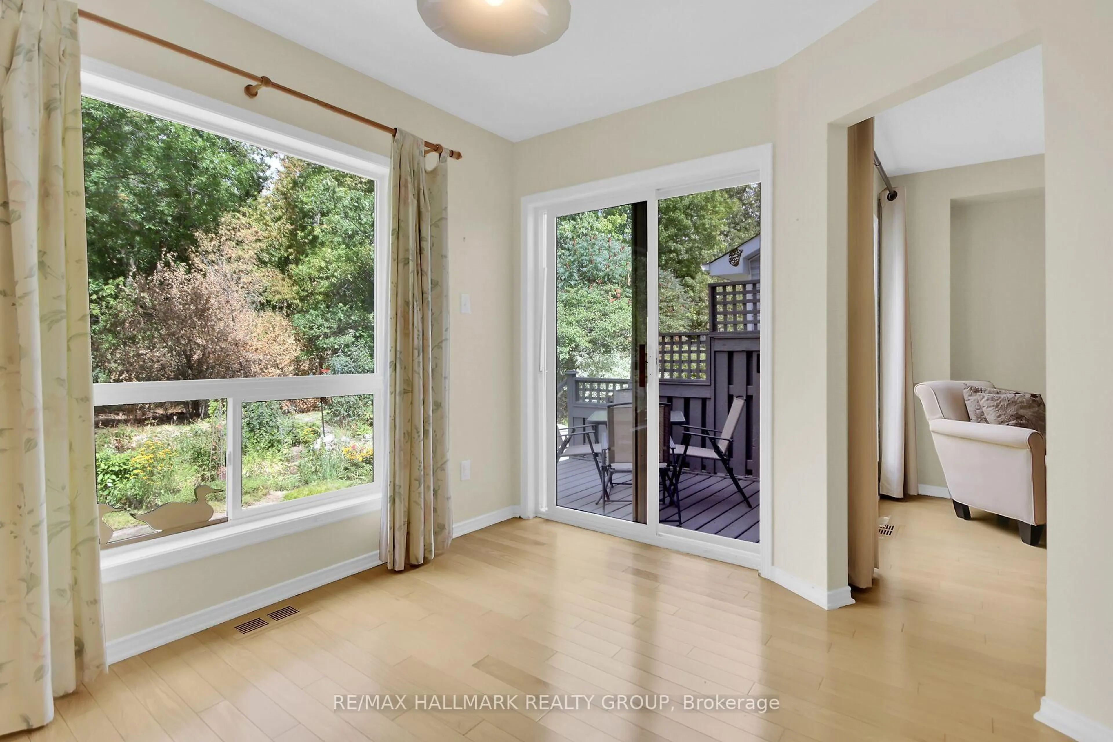 Indoor entryway for 57 Windcrest Crt, Ottawa Ontario K2T 1B5