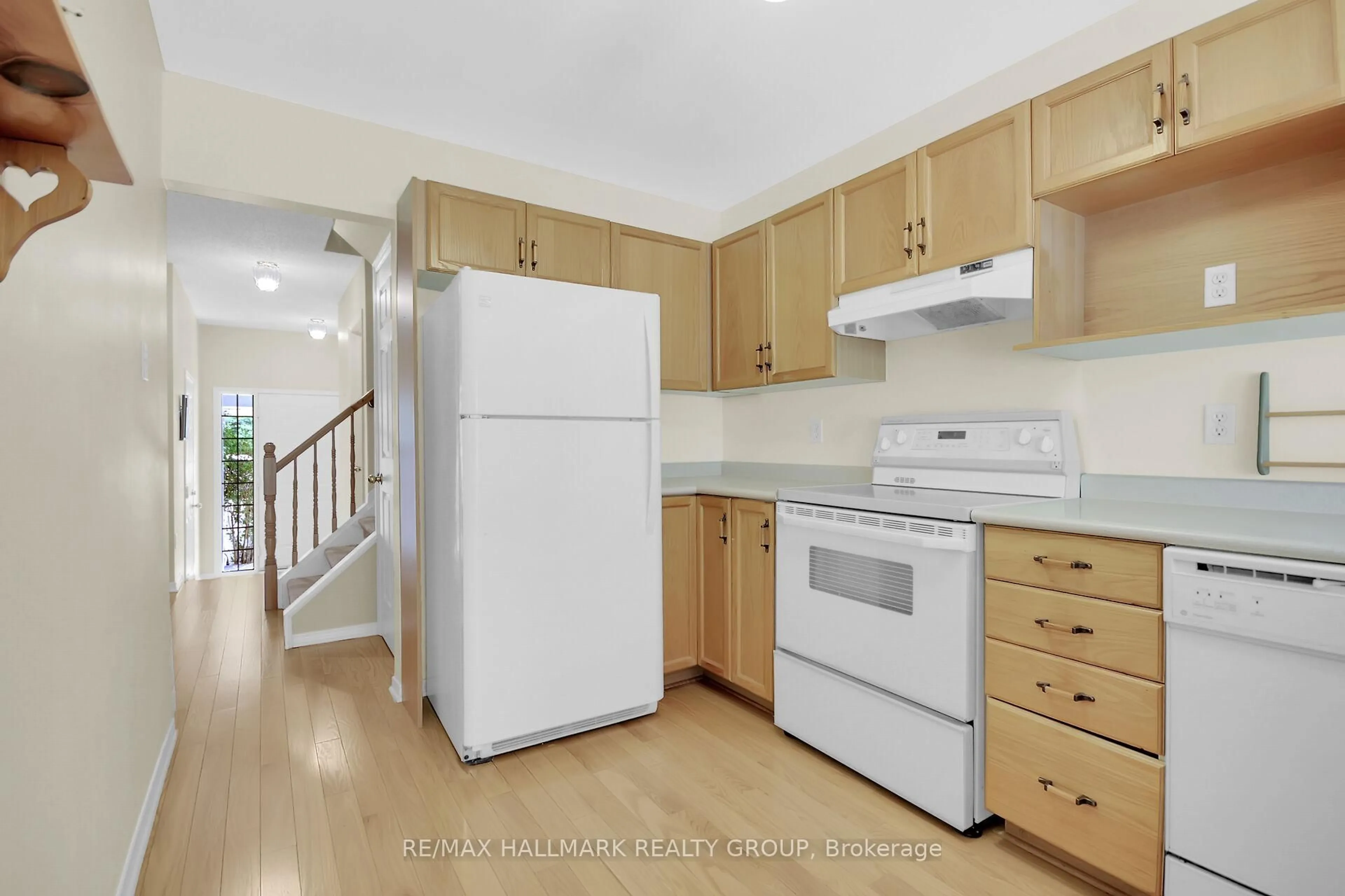 Standard kitchen, unknown for 57 Windcrest Crt, Ottawa Ontario K2T 1B5