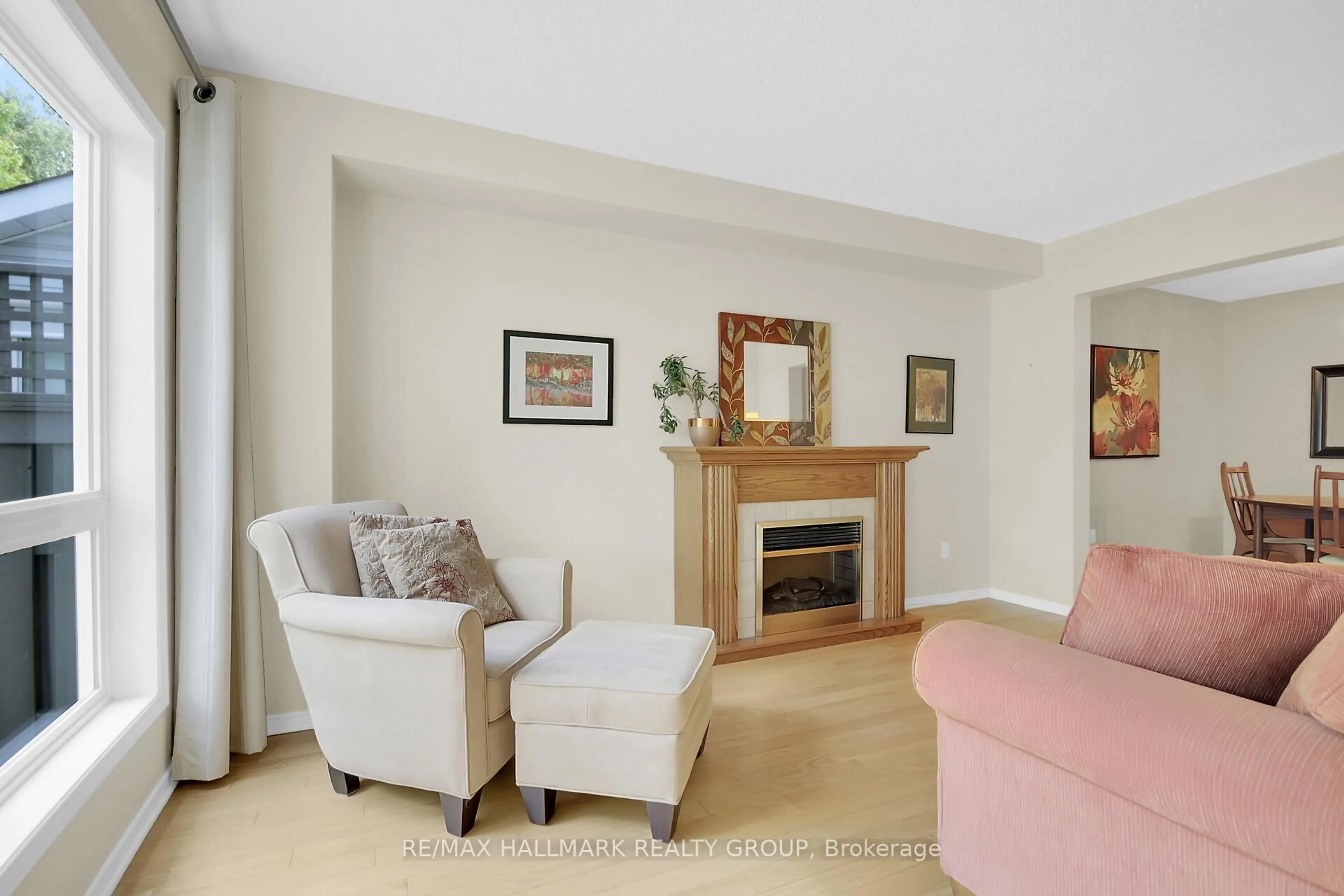 Living room with furniture, unknown for 57 Windcrest Crt, Ottawa Ontario K2T 1B5