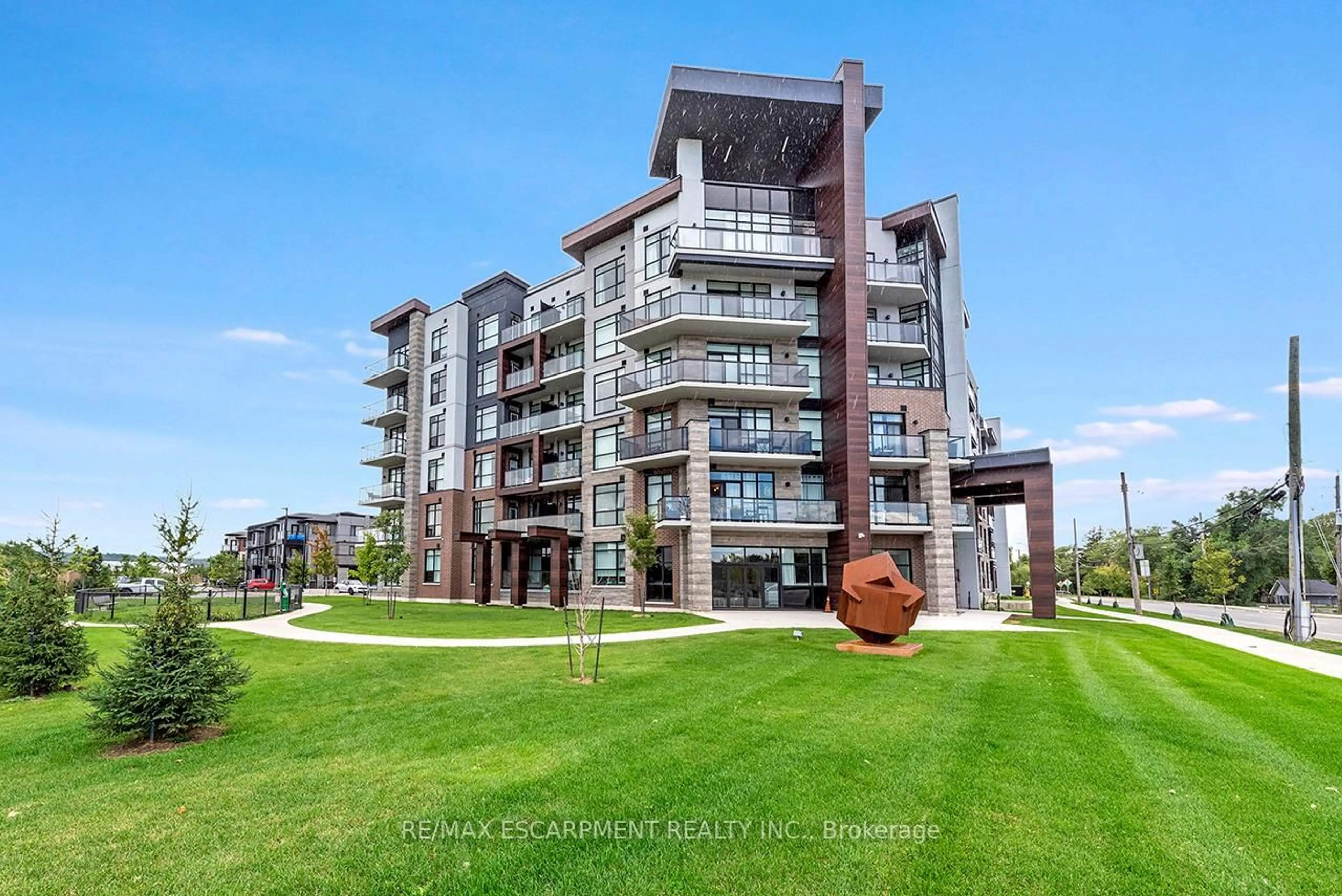A pic from outside/outdoor area/front of a property/back of a property/a pic from drone, unknown for 600 North Service Rd #606, Hamilton Ontario L8E 0L2