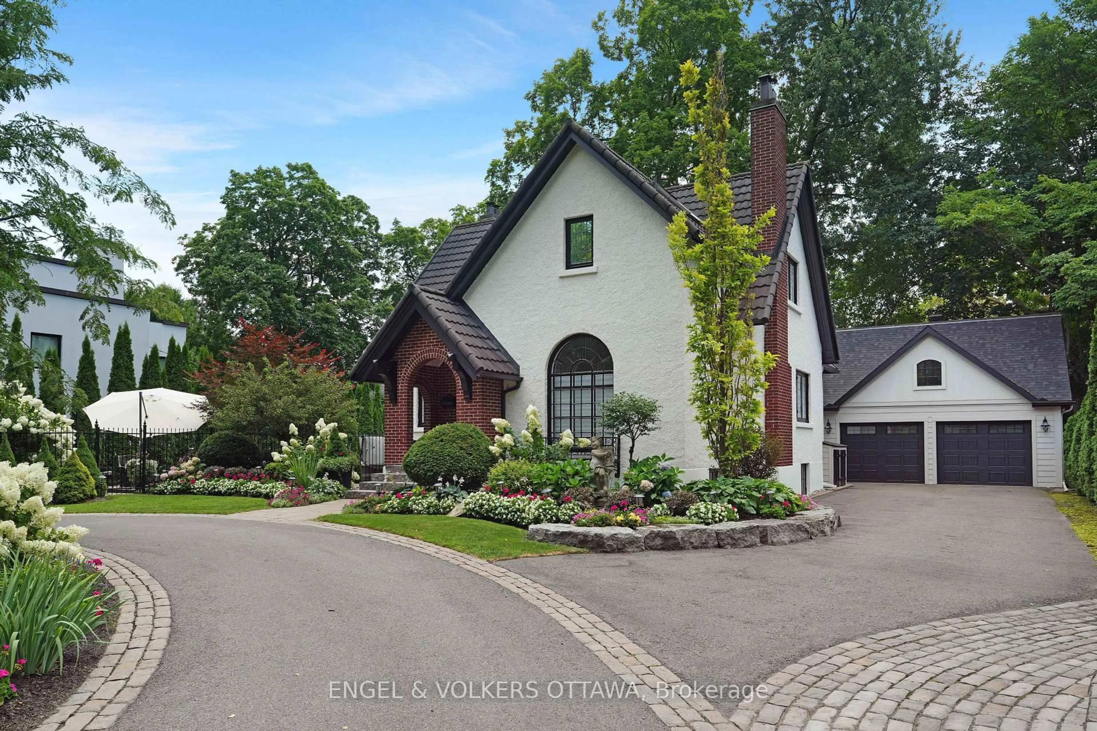 Home with brick exterior material, street for 386 Ashbury Rd, Ottawa Ontario K1M 0R8