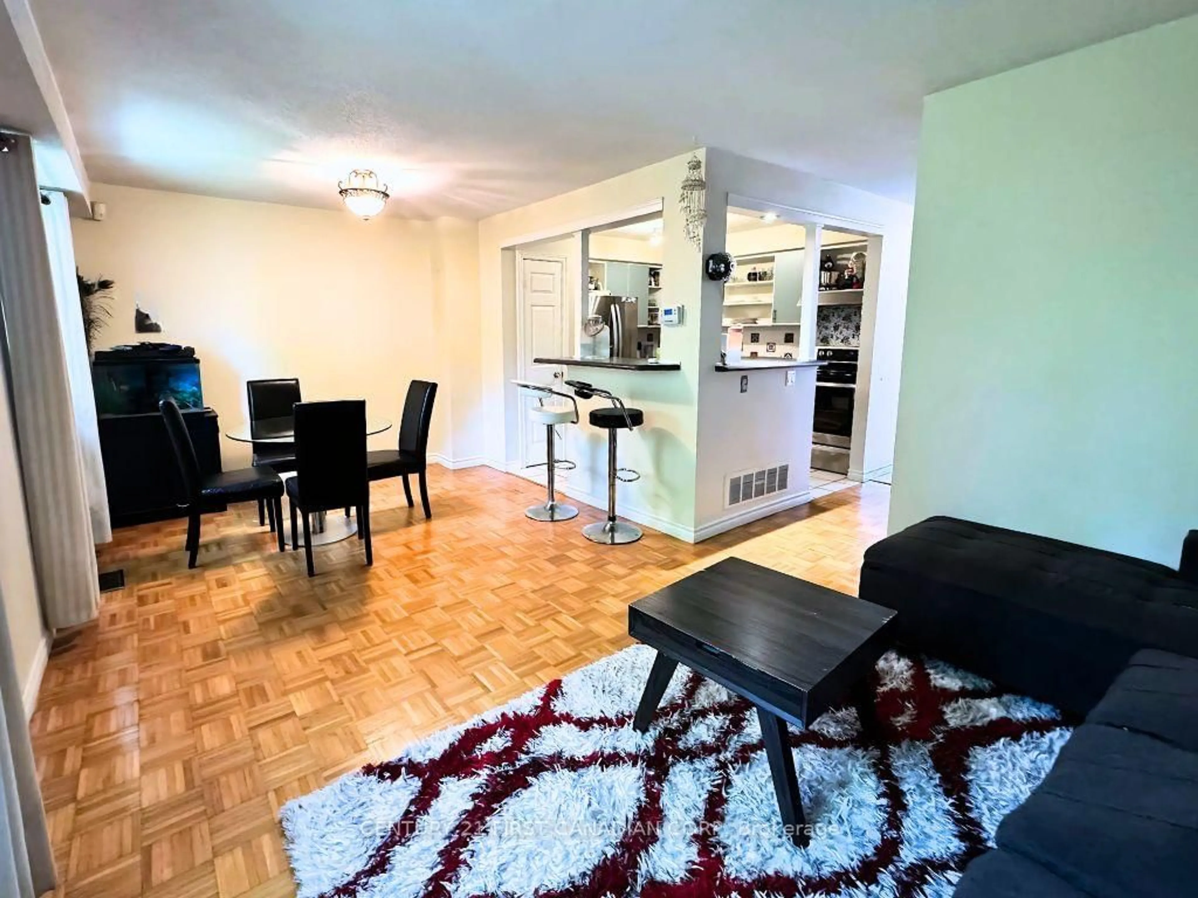 A pic of a room for 30 Clarendon Cres #21, London South Ontario N6C 5Y1
