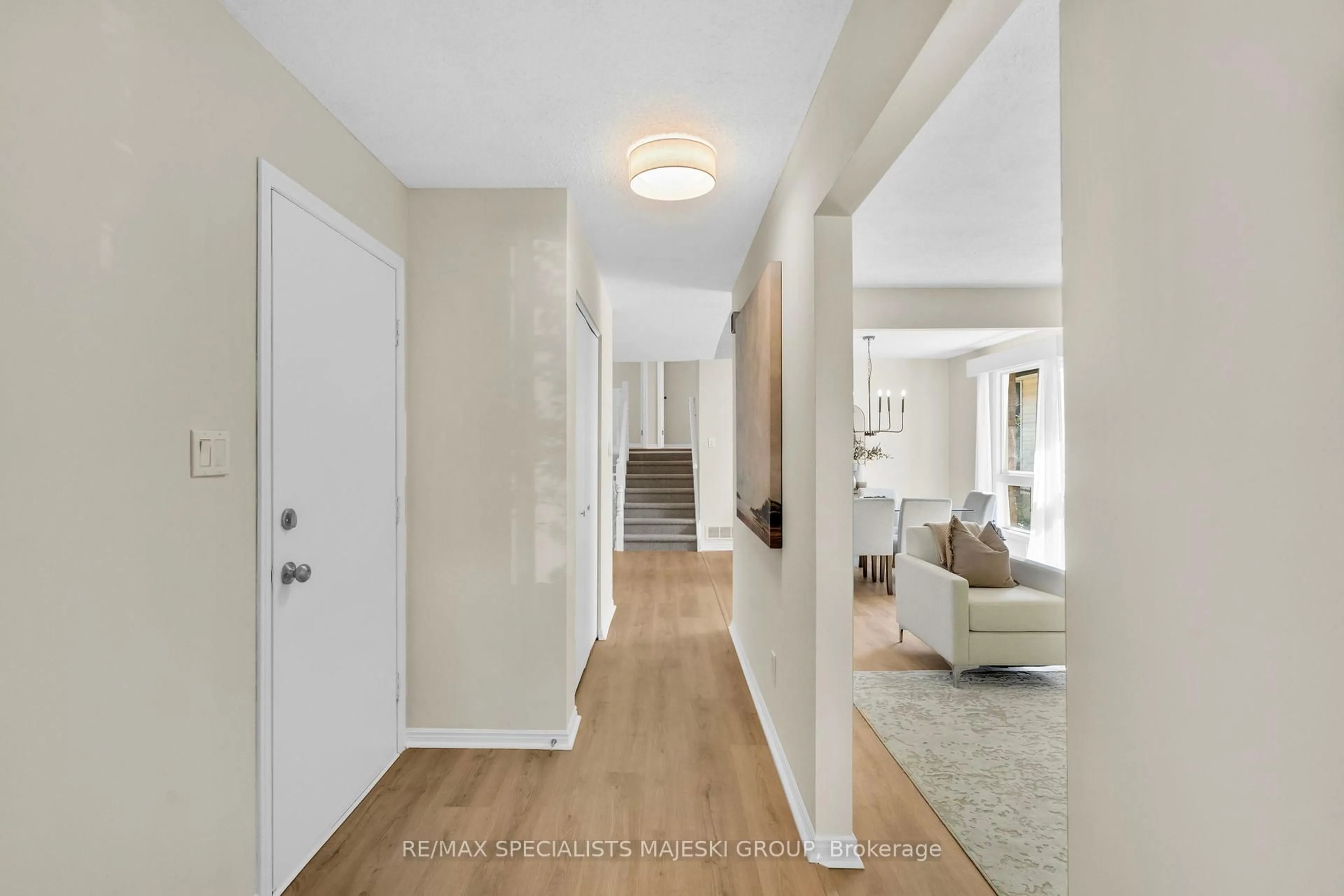 Indoor entryway for 49 Goldwin St, Hamilton Ontario L9C 6V8