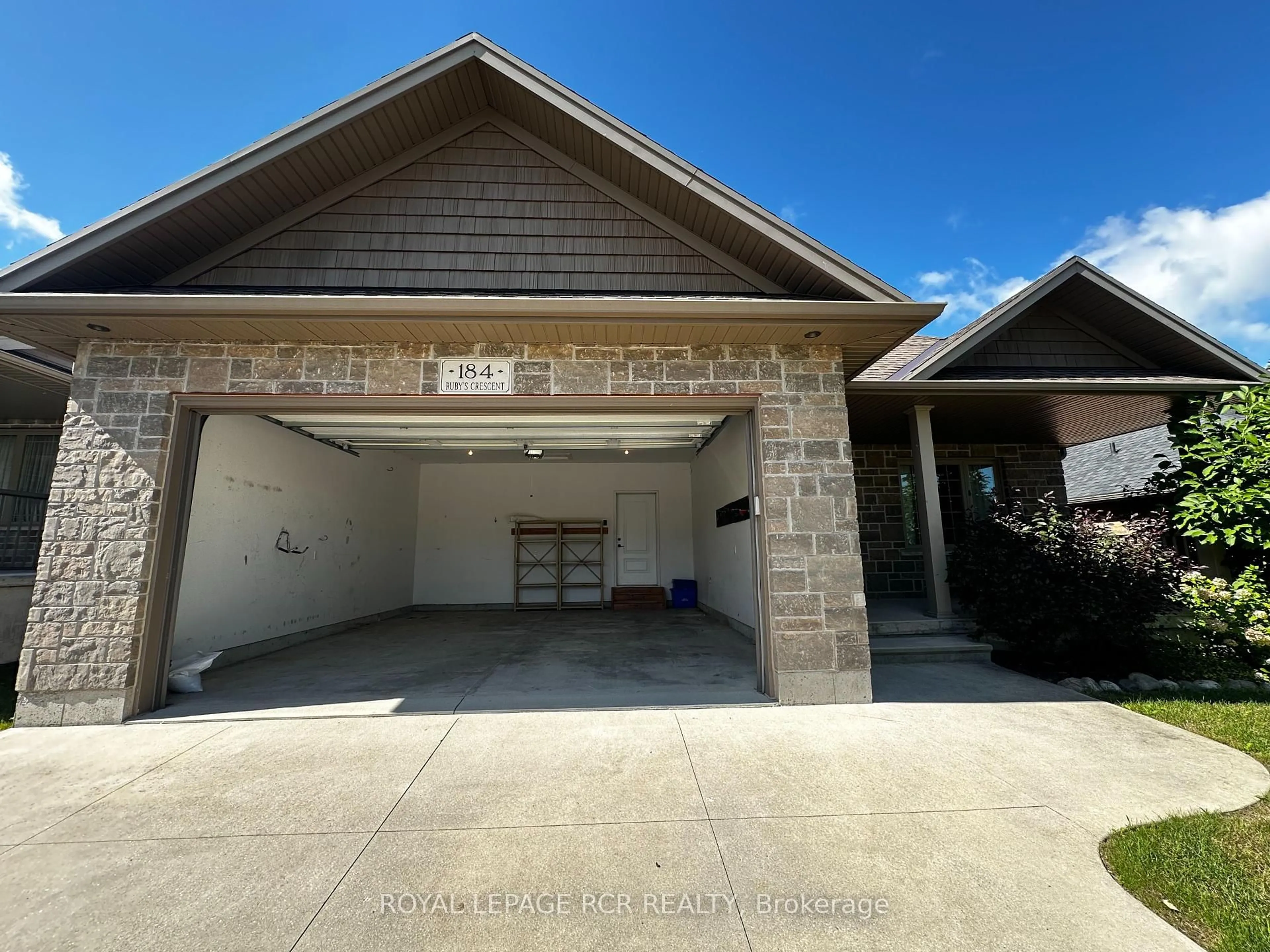 Indoor garage for 184 Ruby's Cres, Wellington North Ontario N0G 2L2