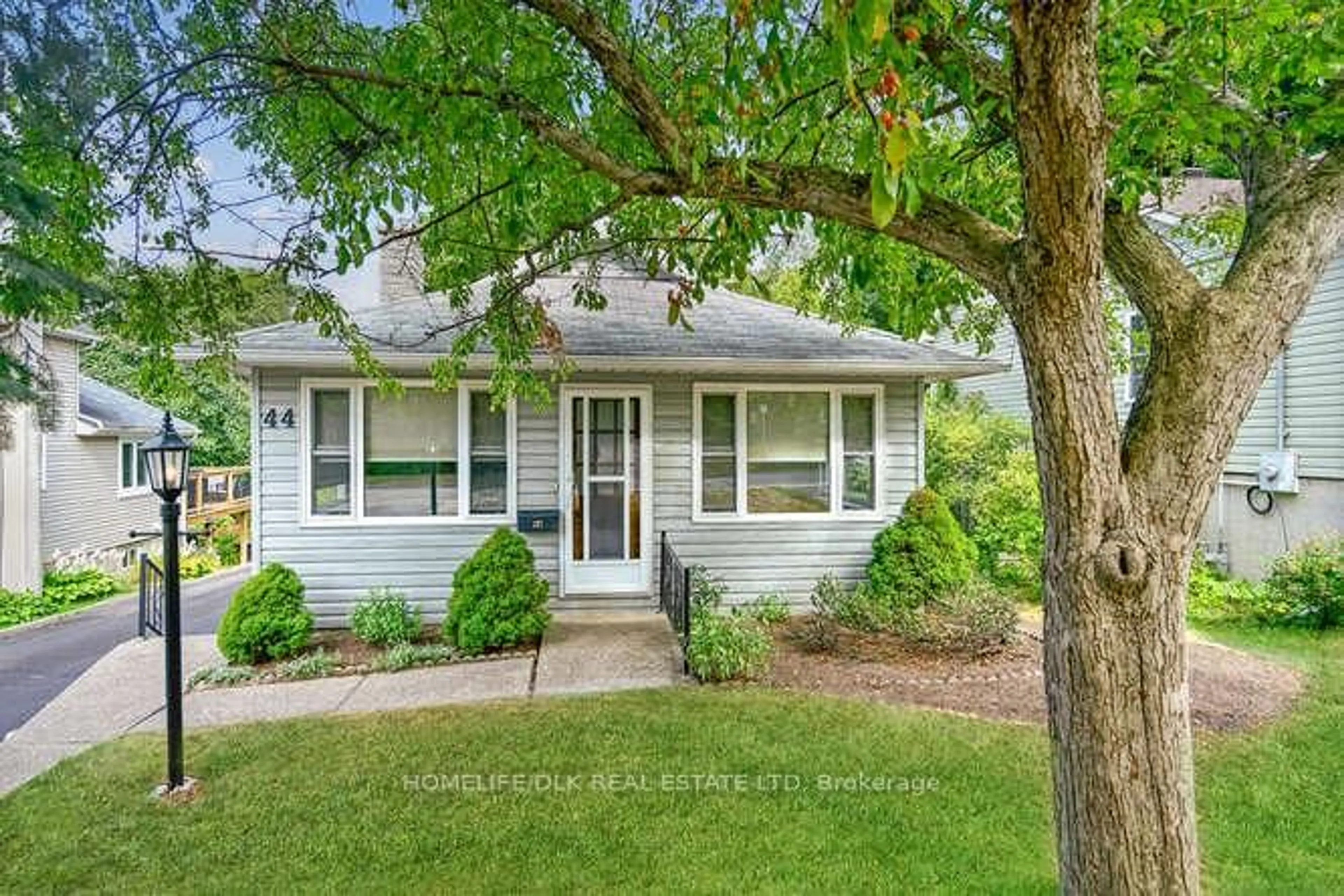 Home with vinyl exterior material, street for 44 Keefer St, Brockville Ontario K6V 1R7