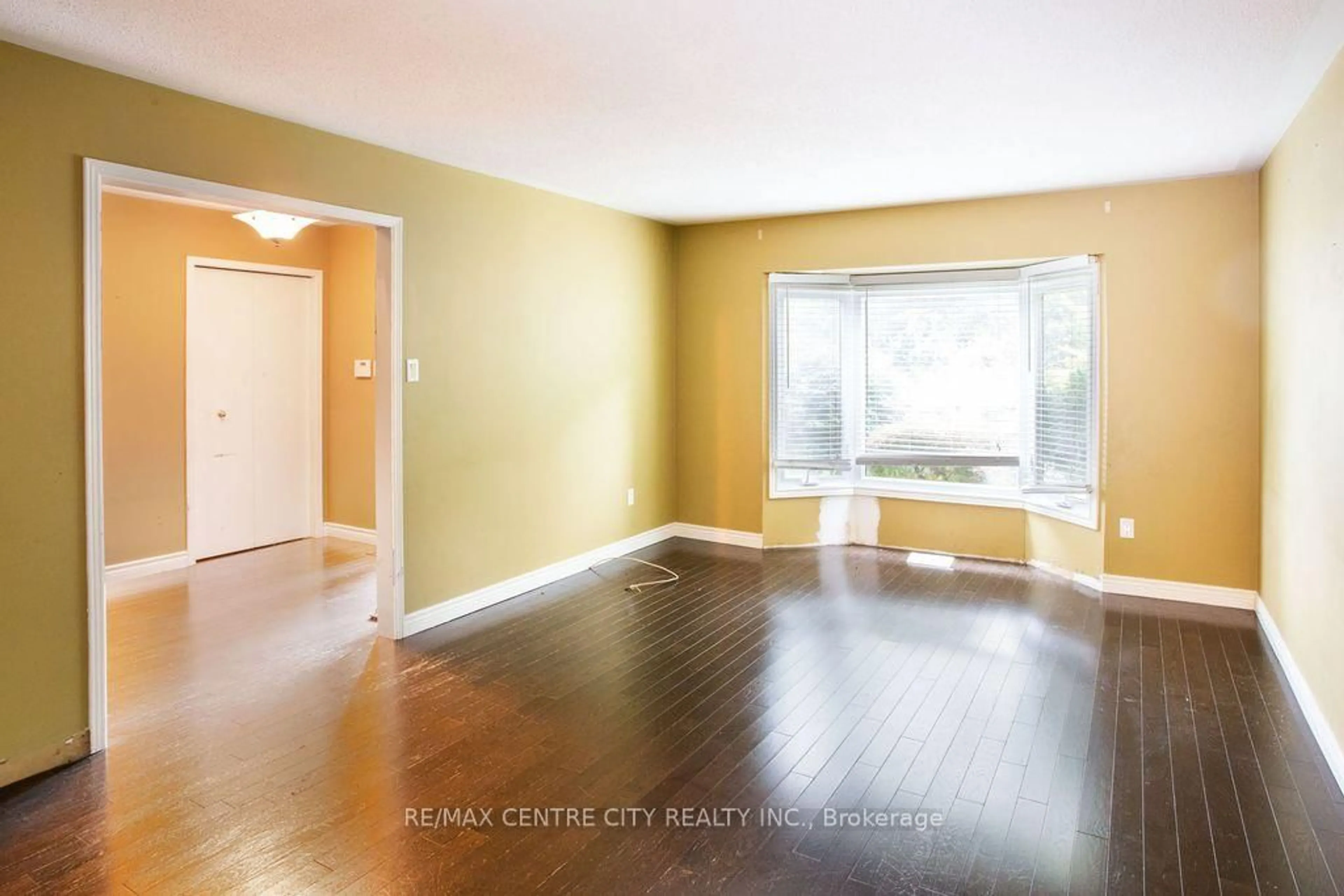 Unknown for 31 Colonial Cres, London North Ontario N6H 4X2