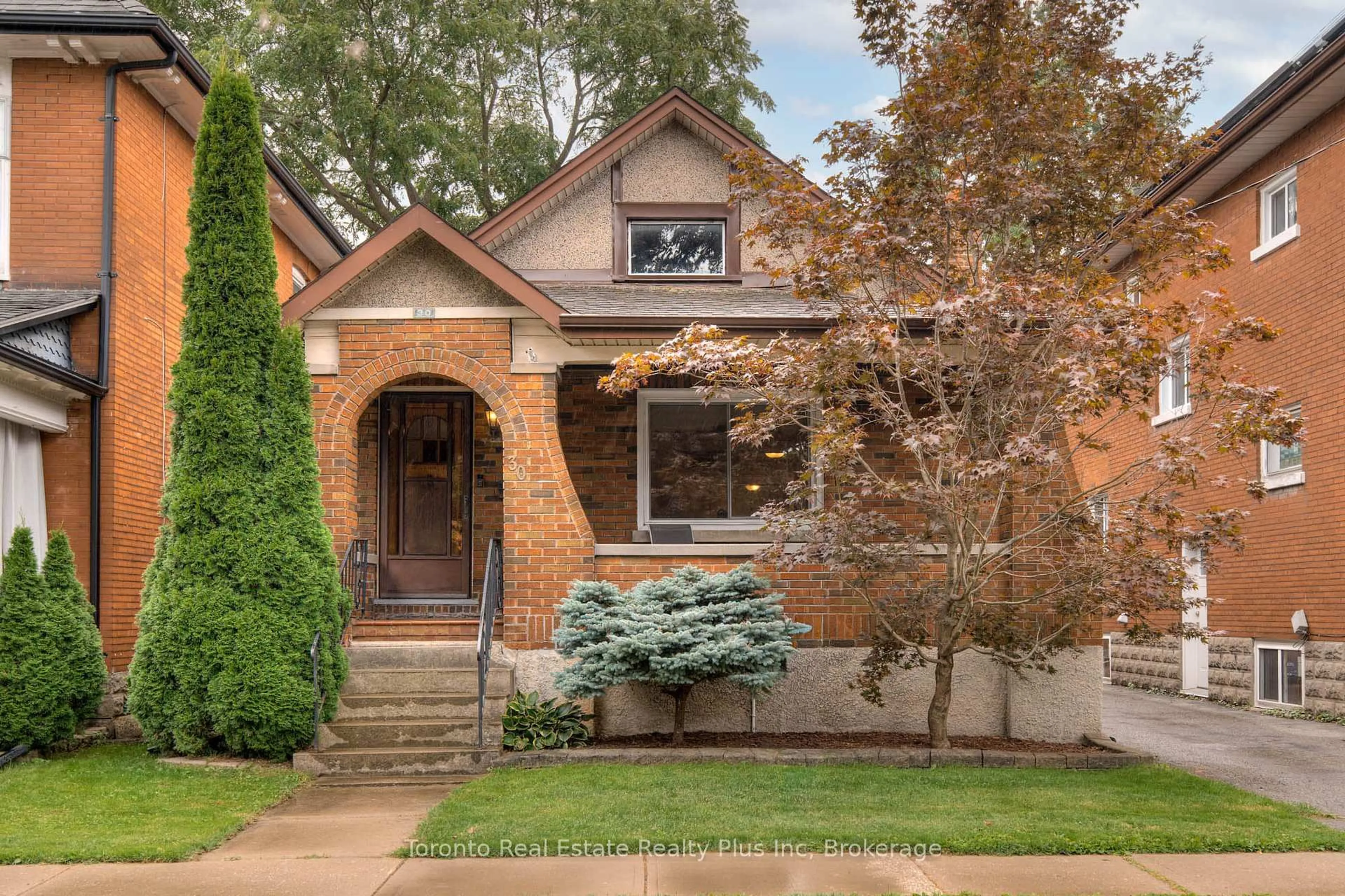 Home with brick exterior material, street for 30 Scott St, St. Thomas Ontario N5P 1K3