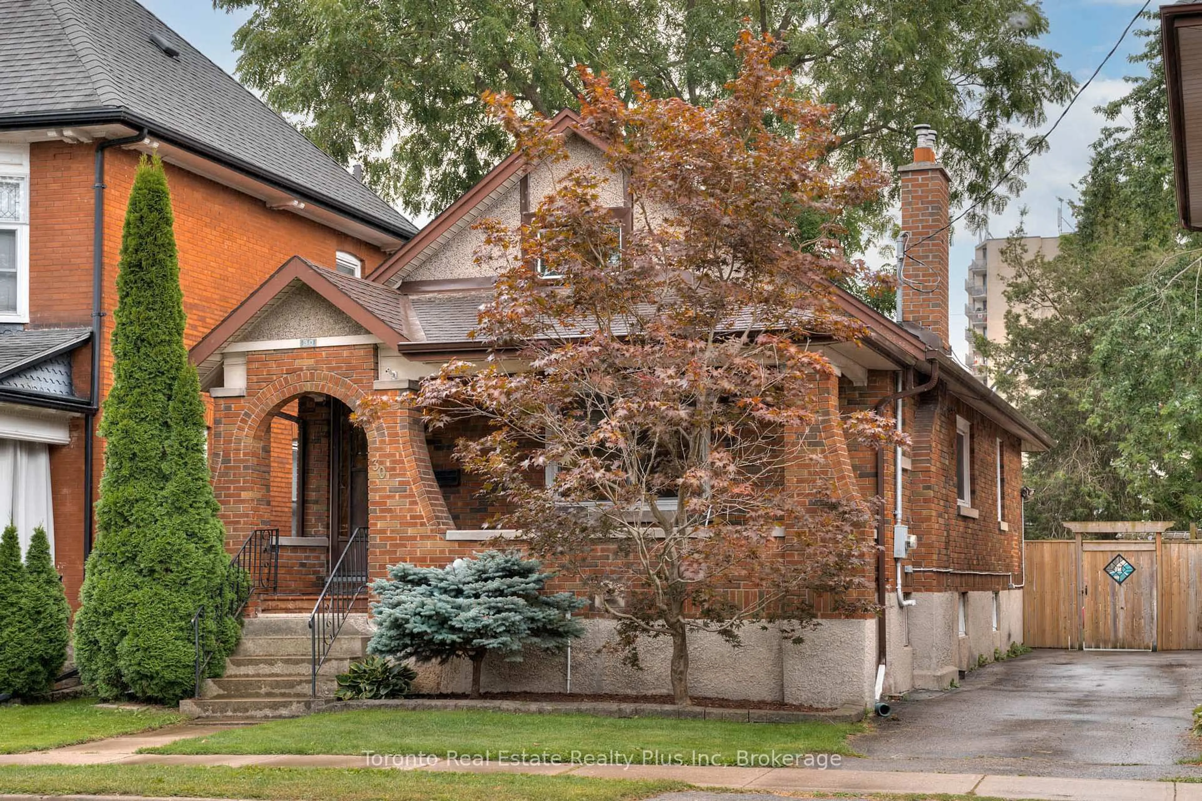 Home with brick exterior material, street for 30 Scott St, St. Thomas Ontario N5P 1K3