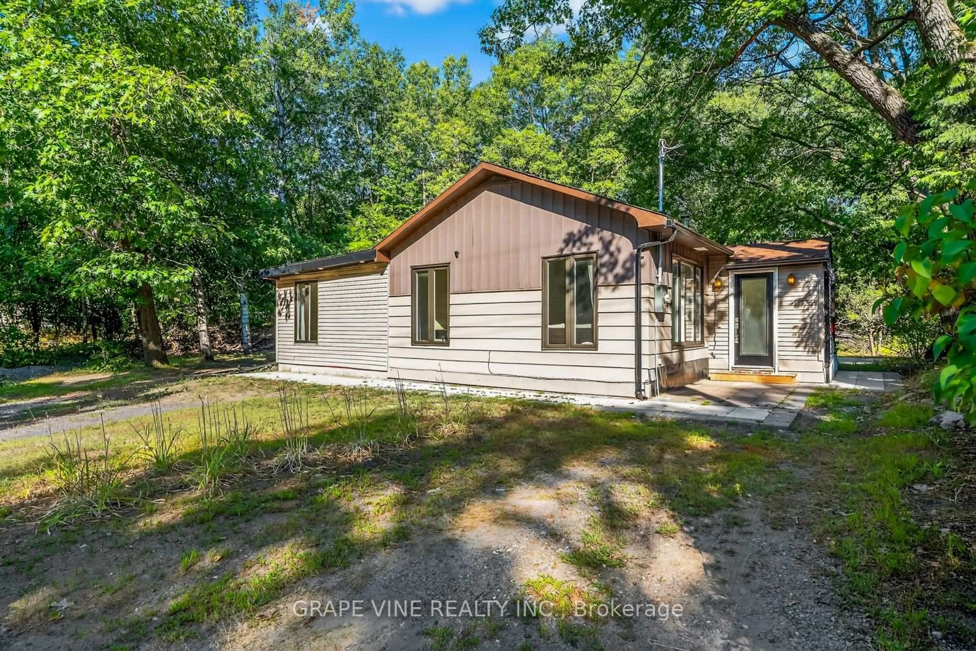 Home with vinyl exterior material, forest/trees view for 125 Hunter Cres, Ottawa Ontario K0A 3M0