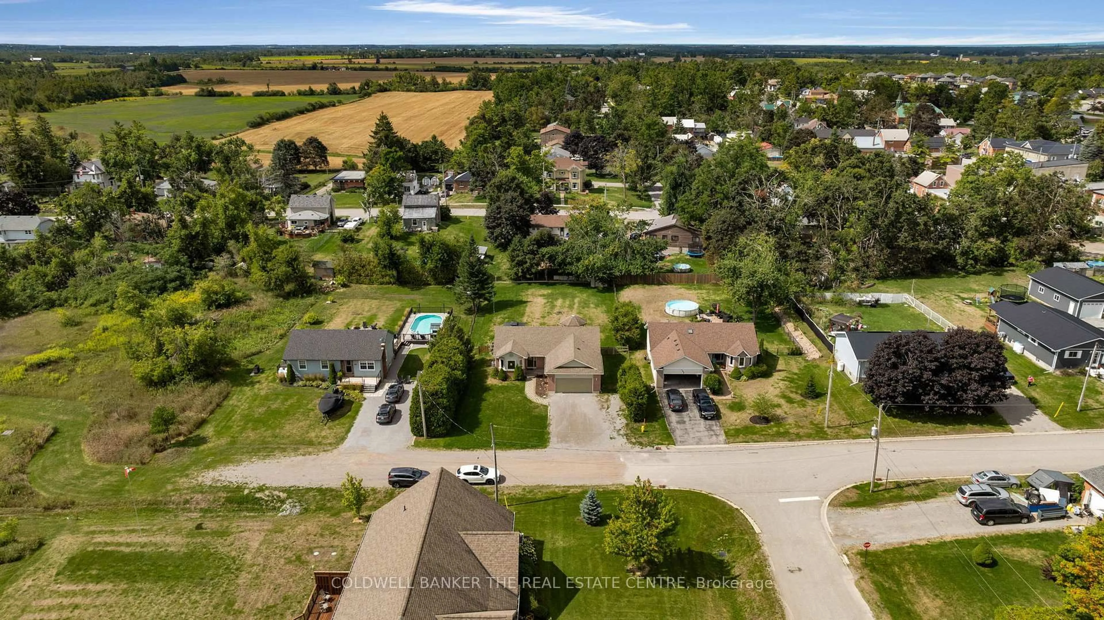 A pic from outside/outdoor area/front of a property/back of a property/a pic from drone, unknown for 96 Elm St, Kawartha Lakes Ontario K0M 2T0
