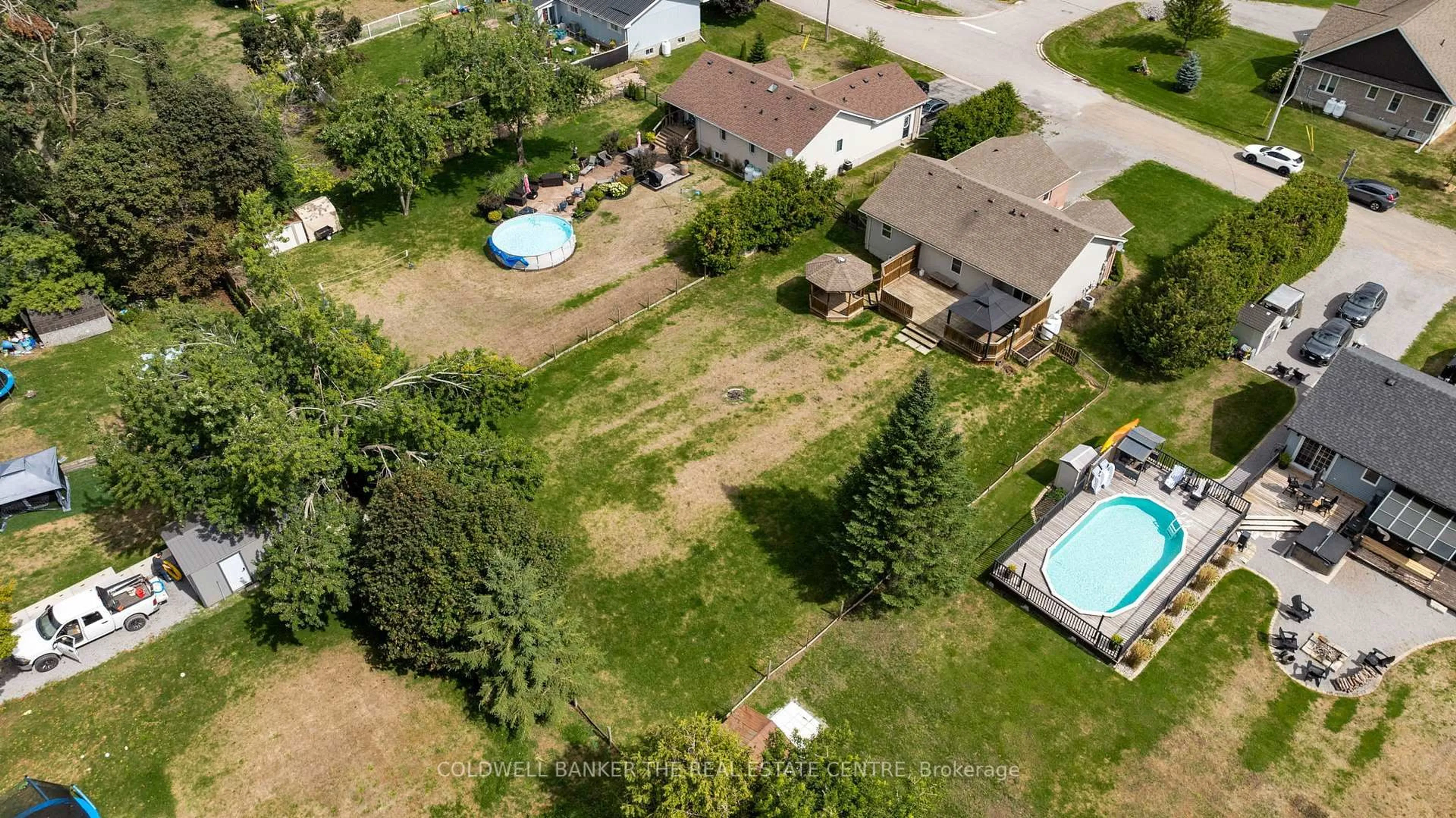 A pic from outside/outdoor area/front of a property/back of a property/a pic from drone, street for 96 Elm St, Kawartha Lakes Ontario K0M 2T0