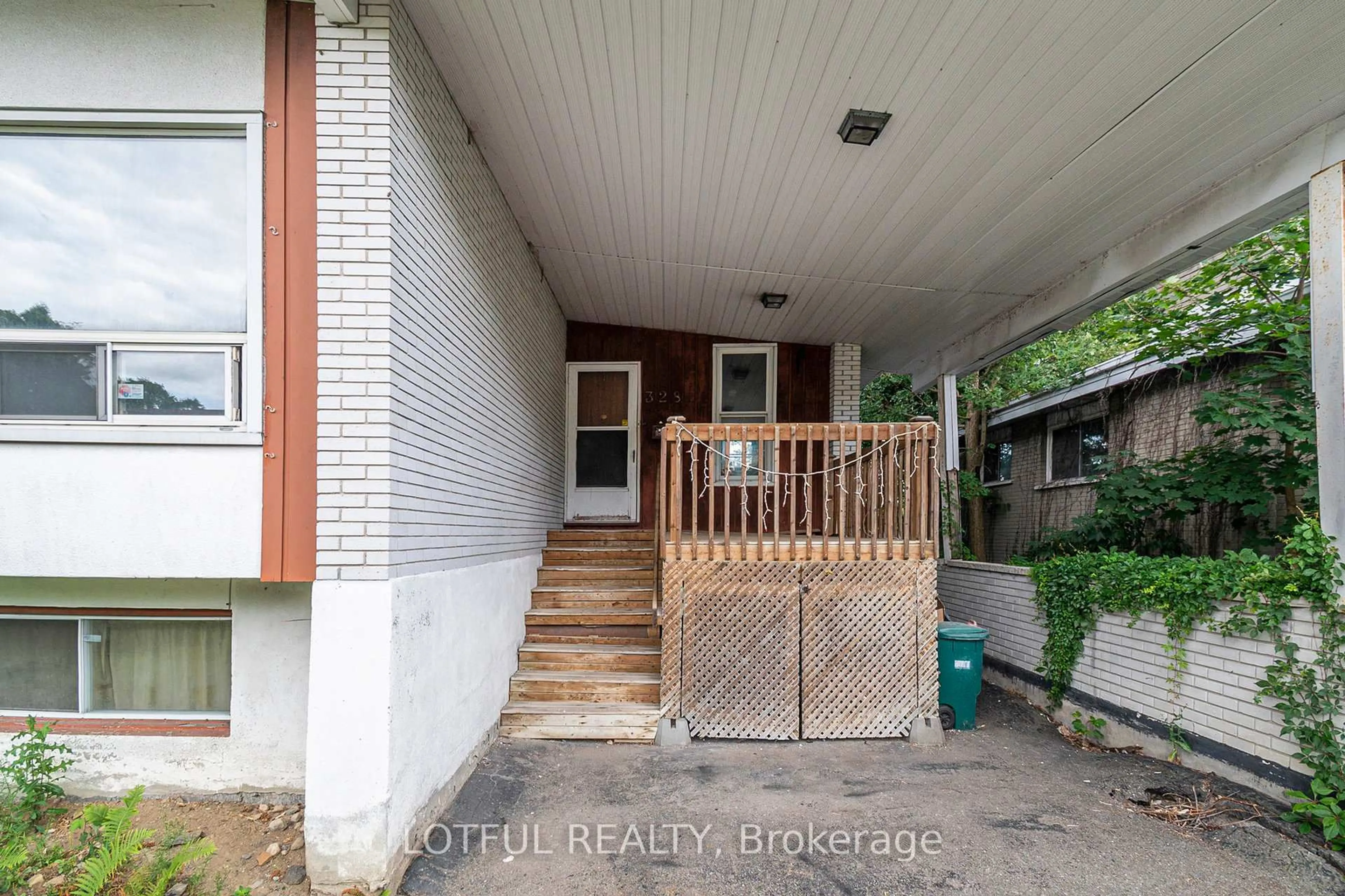 Unknown for 328 Perrier Ave, Ottawa Ontario K1L 5C7