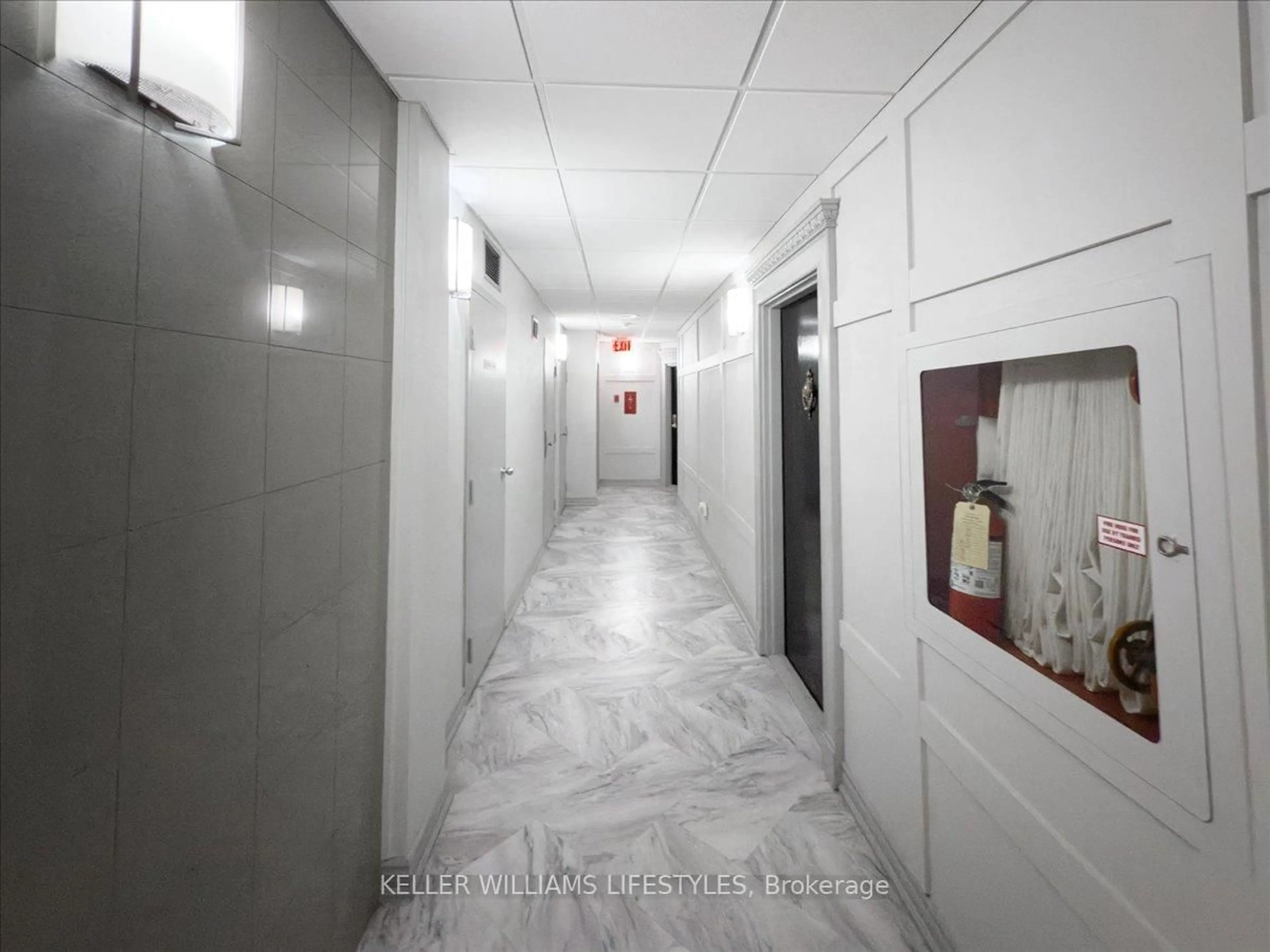 Indoor foyer for 19 King St #1202, London East Ontario N6A 5N8