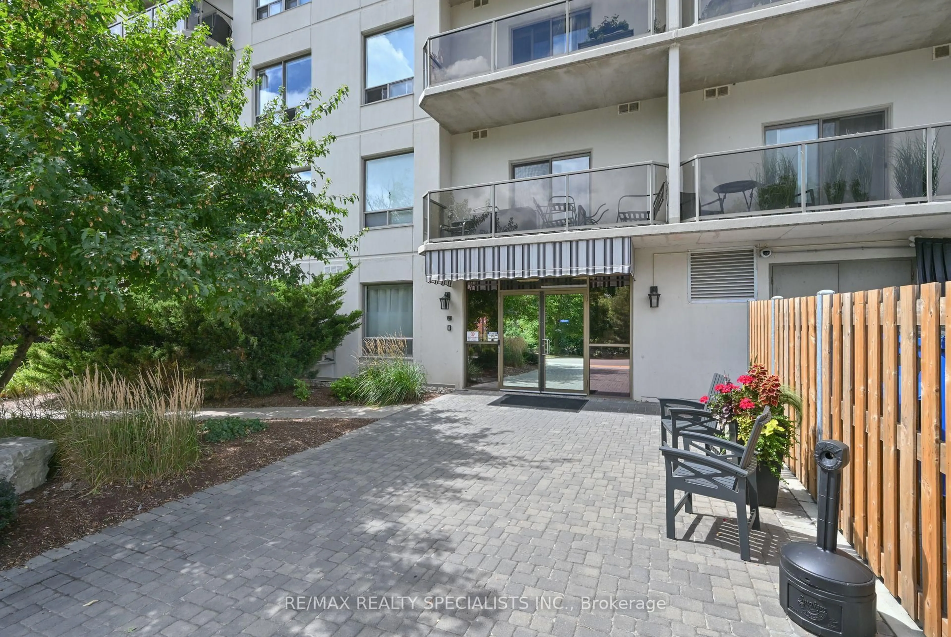 Patio, street for 60 Wyndham St #505, Guelph Ontario N1E 7H7