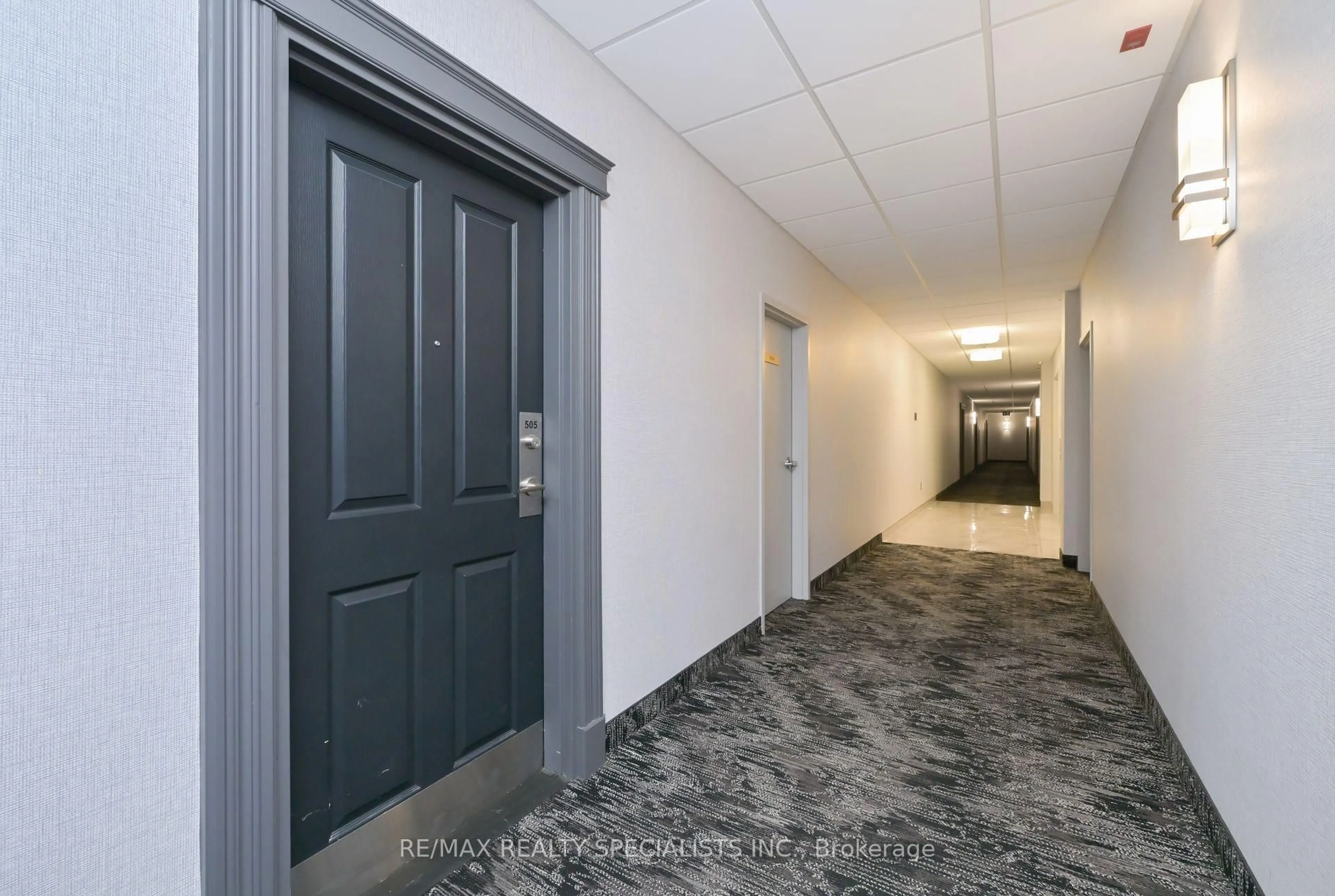 Indoor foyer for 60 Wyndham St #505, Guelph Ontario N1E 7H7
