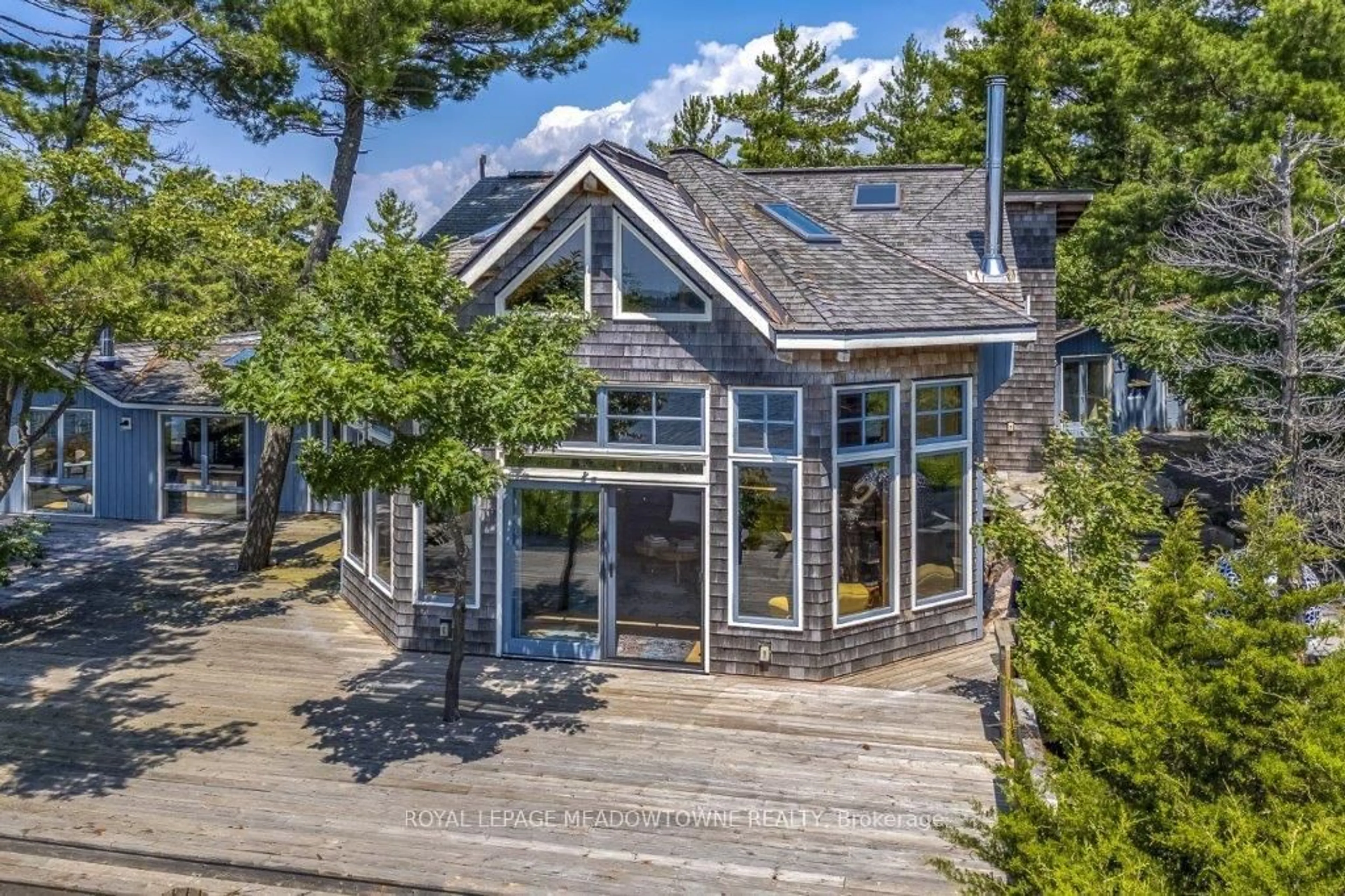 A pic from outside/outdoor area/front of a property/back of a property/a pic from drone, water/lake/river/ocean view for B433 Campbell Island, Twp of the Archipelago, The Archipelago Ontario P0G 1G0