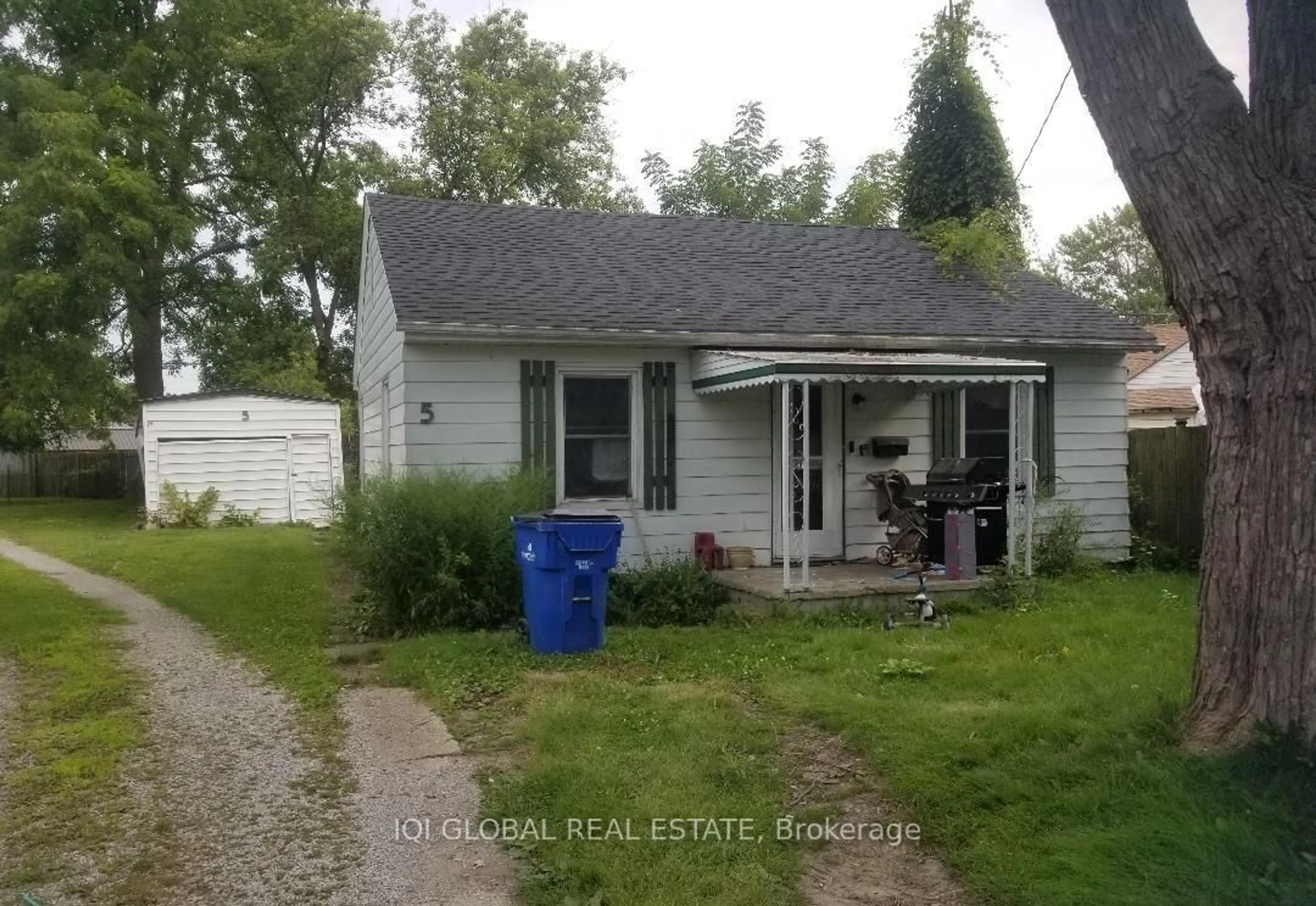Unknown for 5 Montgomery Cres, Chatham-Kent Ontario N8A 1P3