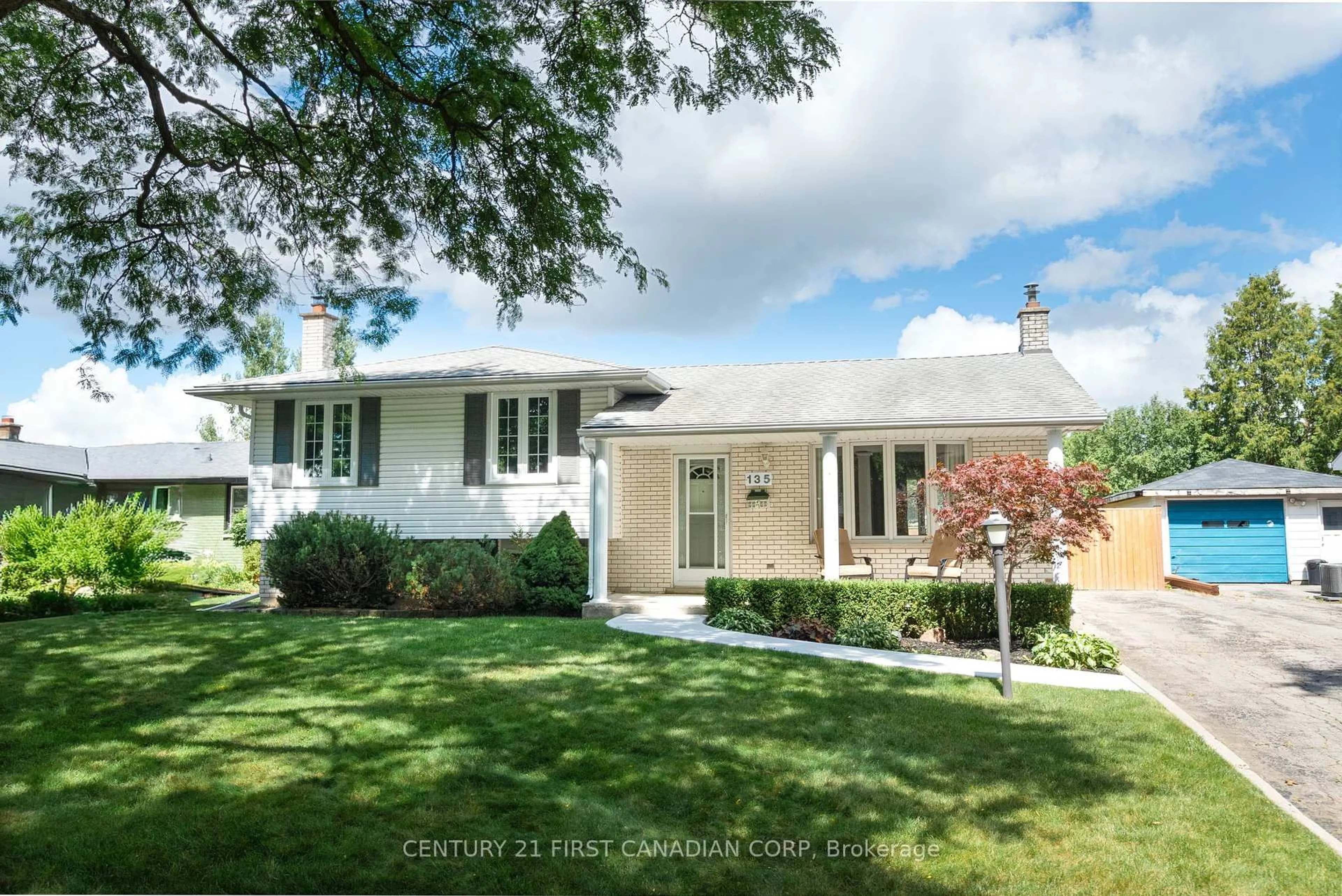Home with vinyl exterior material, street for 135 Downing Cres, London South Ontario N6C 3C7