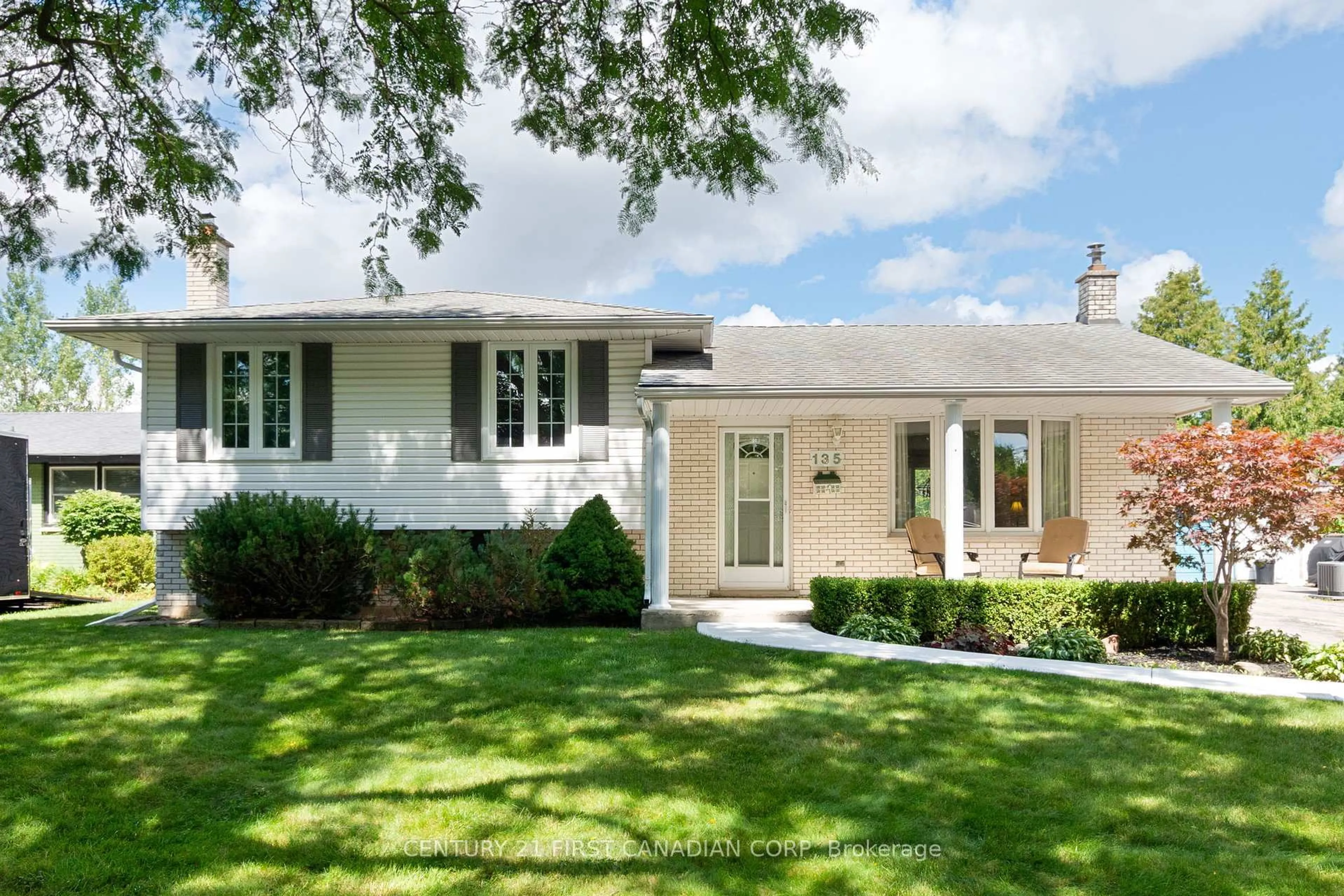 Home with vinyl exterior material, street for 135 Downing Cres, London South Ontario N6C 3C7