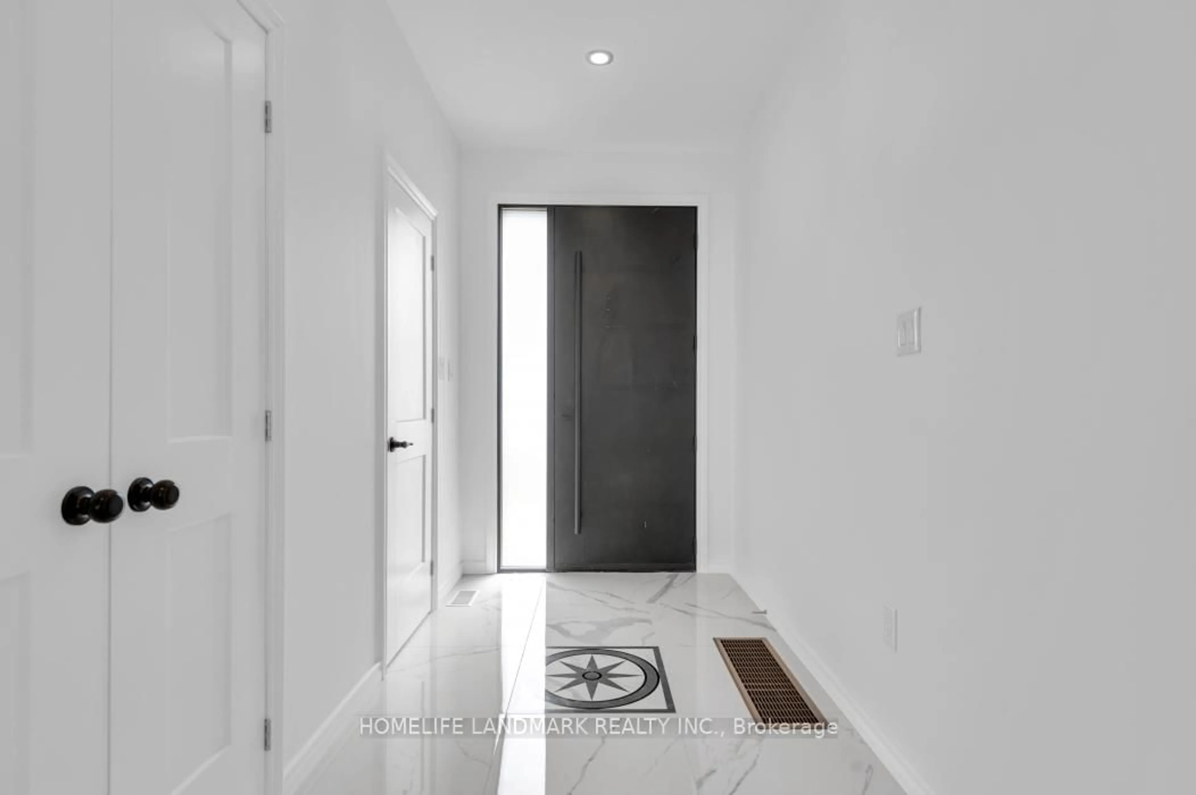 Indoor entryway for 32 Regent St, Trent Hills Ontario K0L 1L0