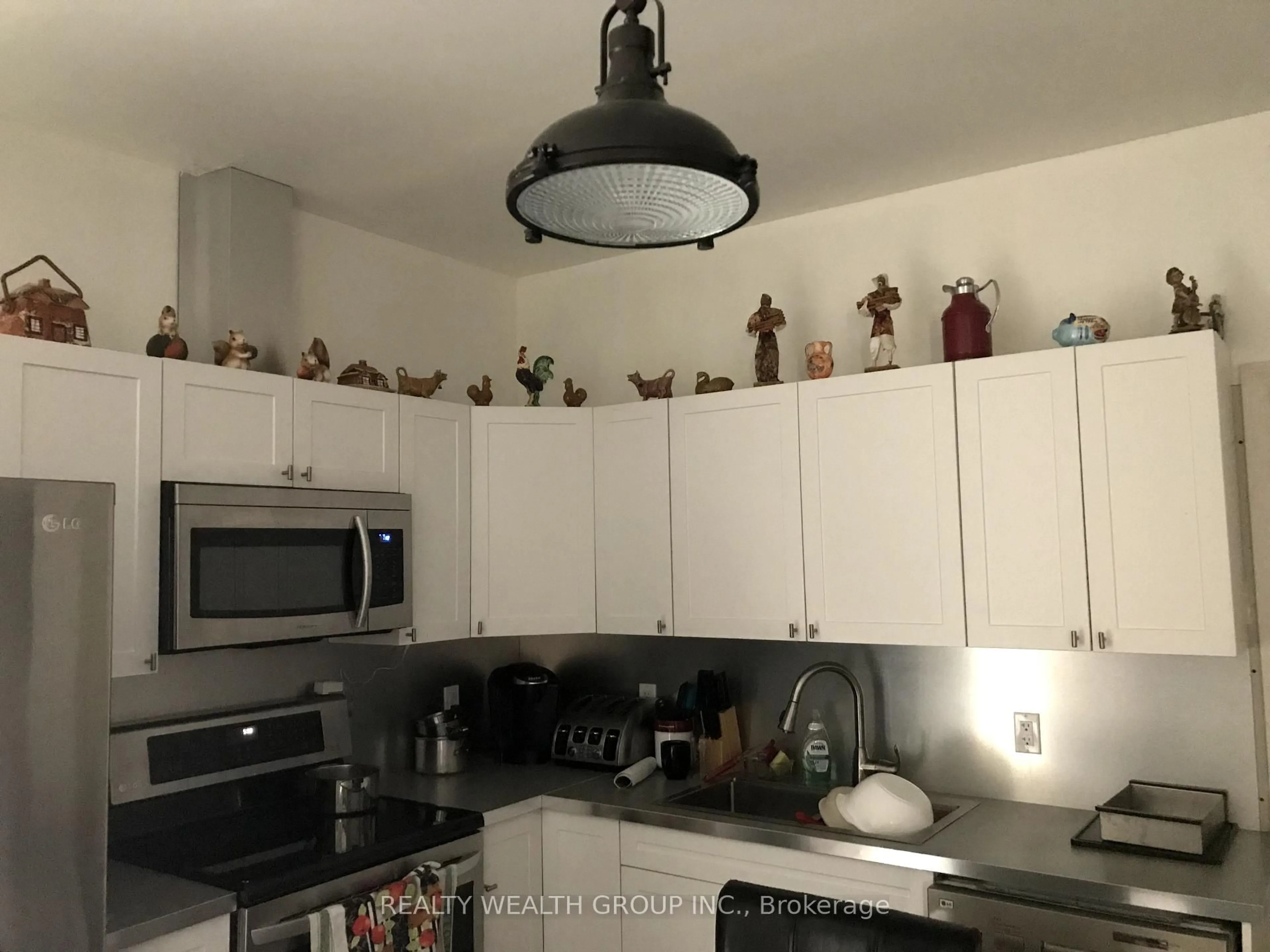 Standard kitchen, unknown for 31 Silver Birch St, Kawartha Lakes Ontario K0M 1L0