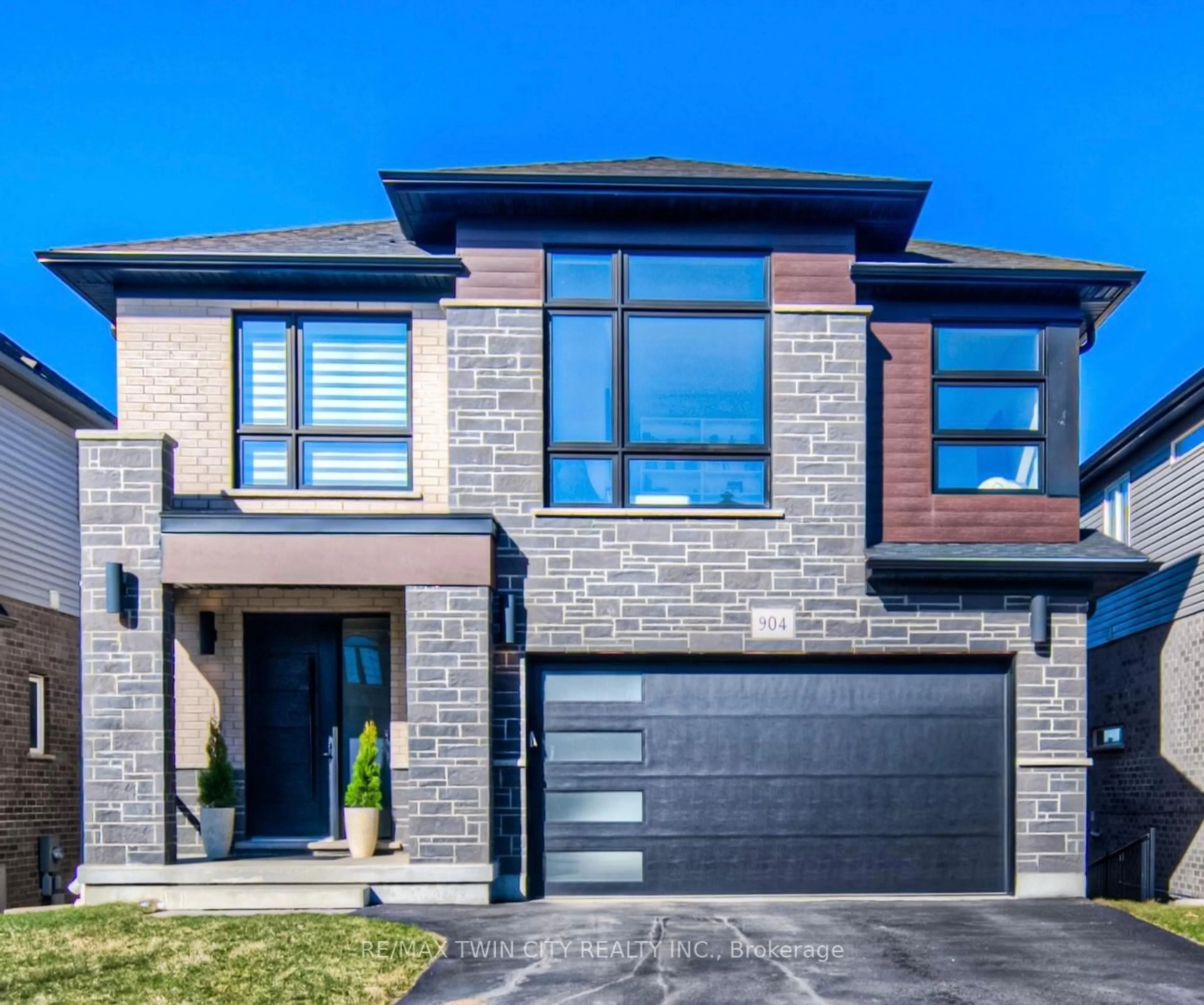 Home with brick exterior material, street for 904 Thomas Pedder Crt, Kitchener Ontario N2P 0C3