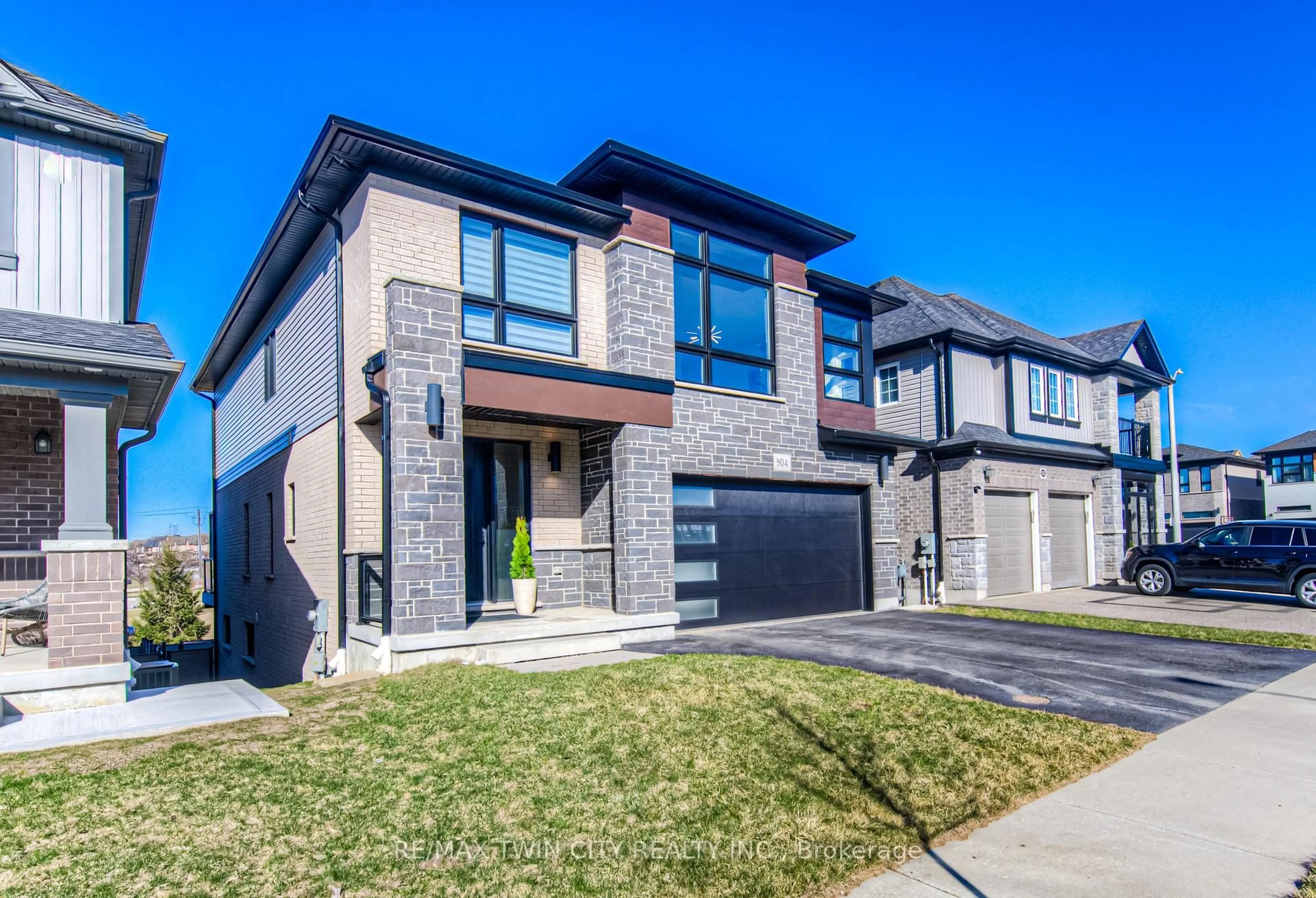 Home with brick exterior material, street for 904 Thomas Pedder Crt, Kitchener Ontario N2P 0C3