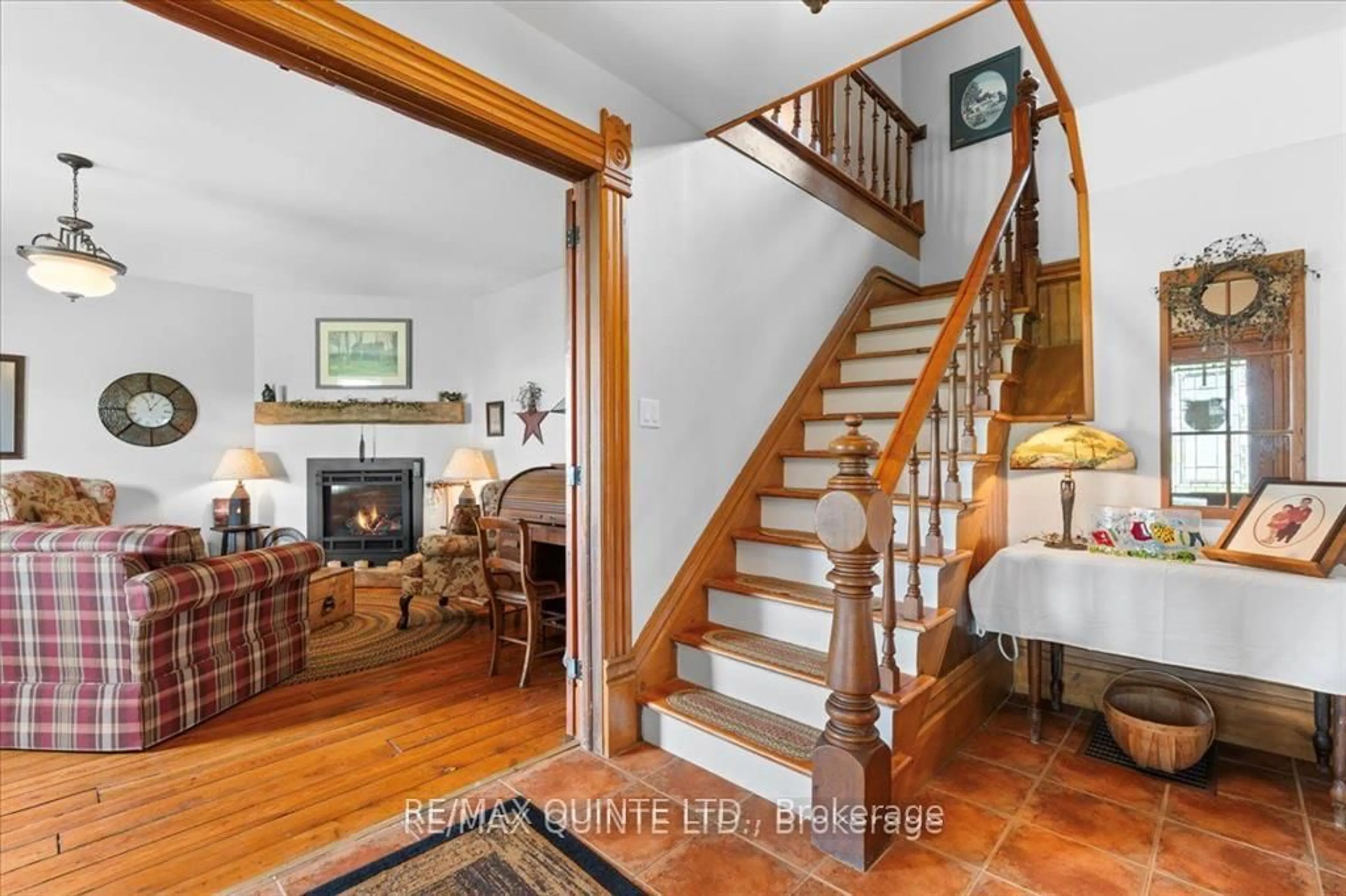 Indoor foyer for 213 Gomorrah Rd, Prince Edward County Ontario K0K 1W0