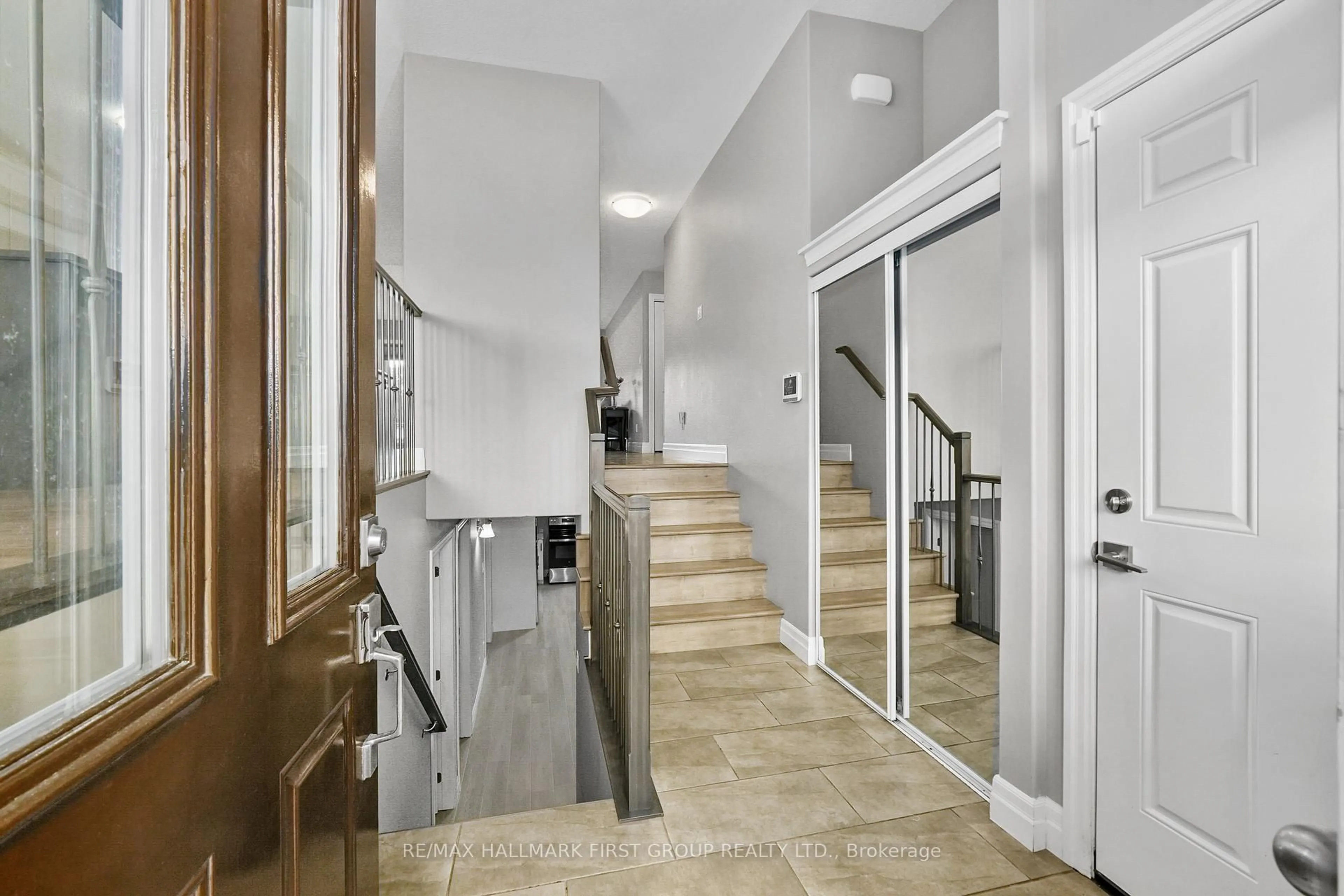 Indoor foyer for 44 Liberty Cres, Quinte West Ontario K8V 0G2