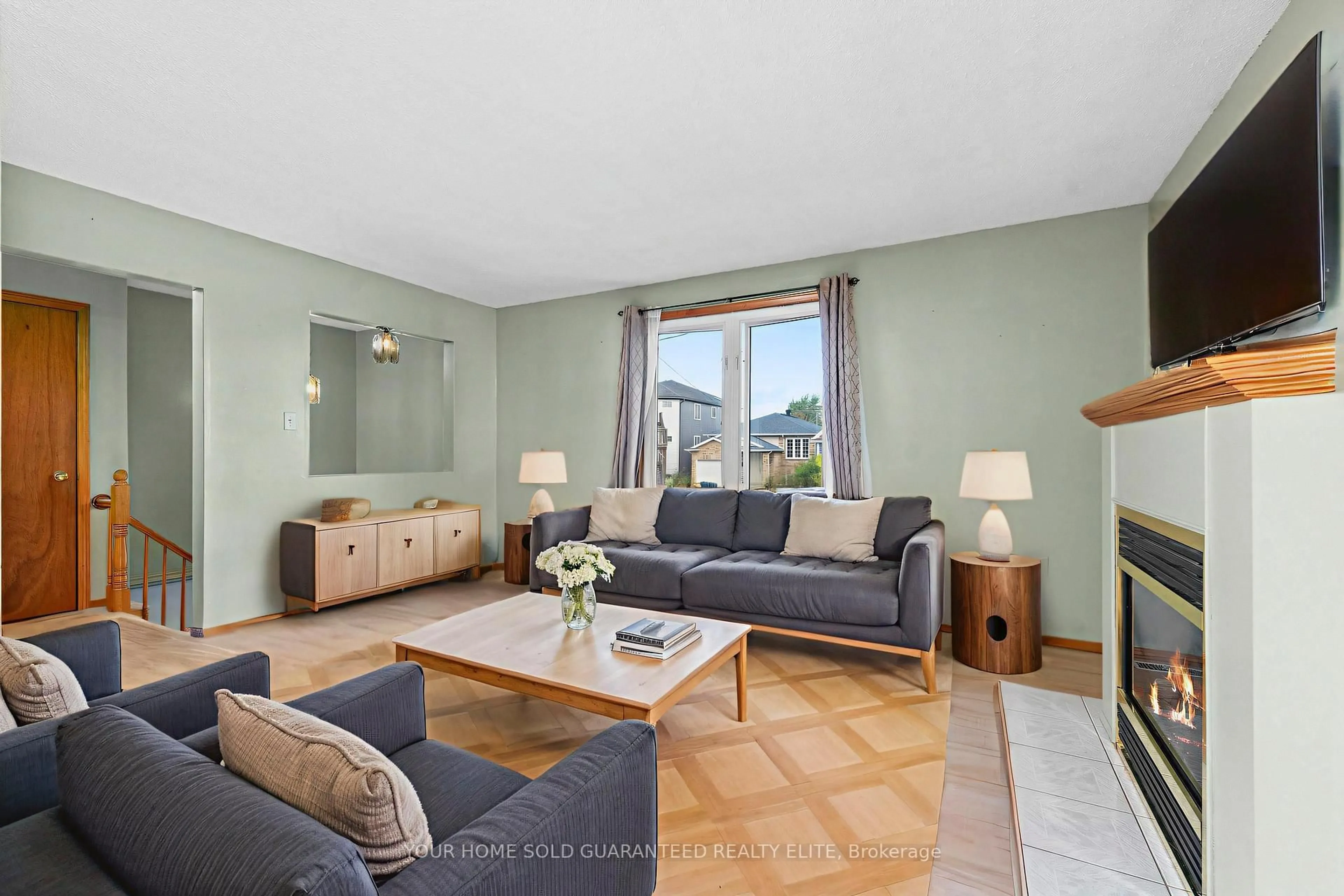 Living room with furniture, unknown for 13 Cumming St, St. Catharines Ontario L2S 1H6