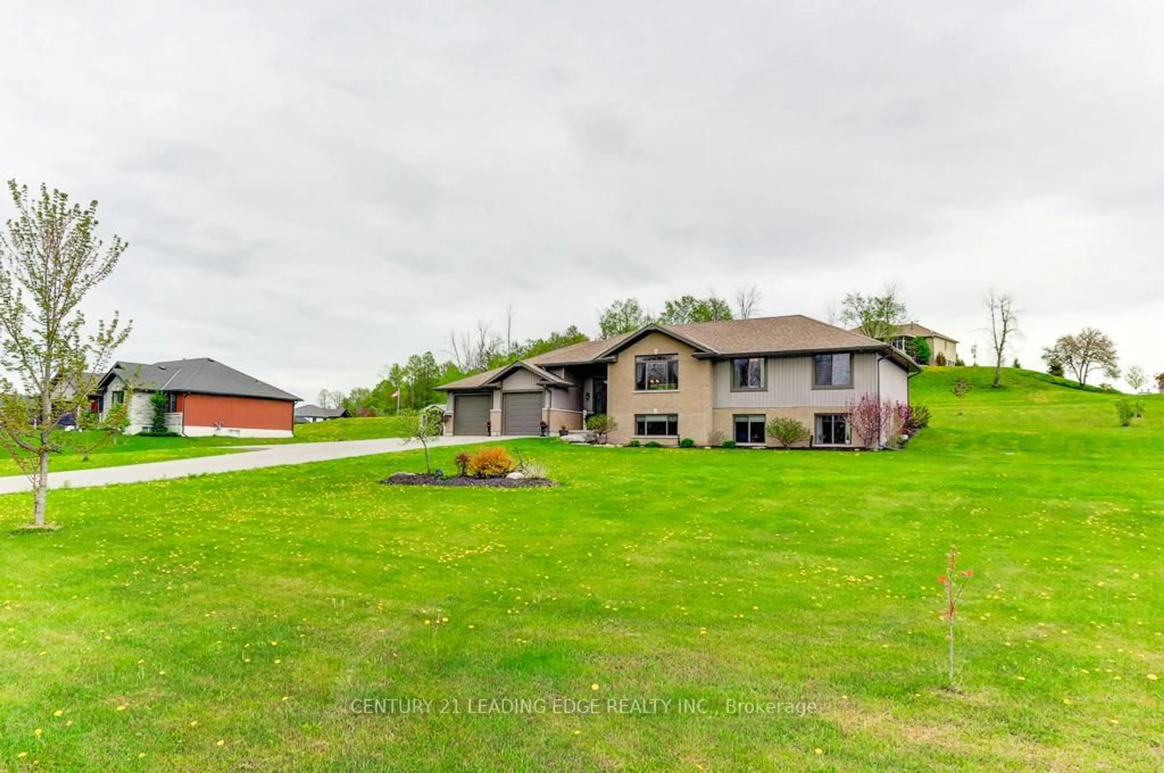 A pic from outside/outdoor area/front of a property/back of a property/a pic from drone, water/lake/river/ocean view for 138 Hiddenvalley Dr, Belleville Ontario K0K 2V0