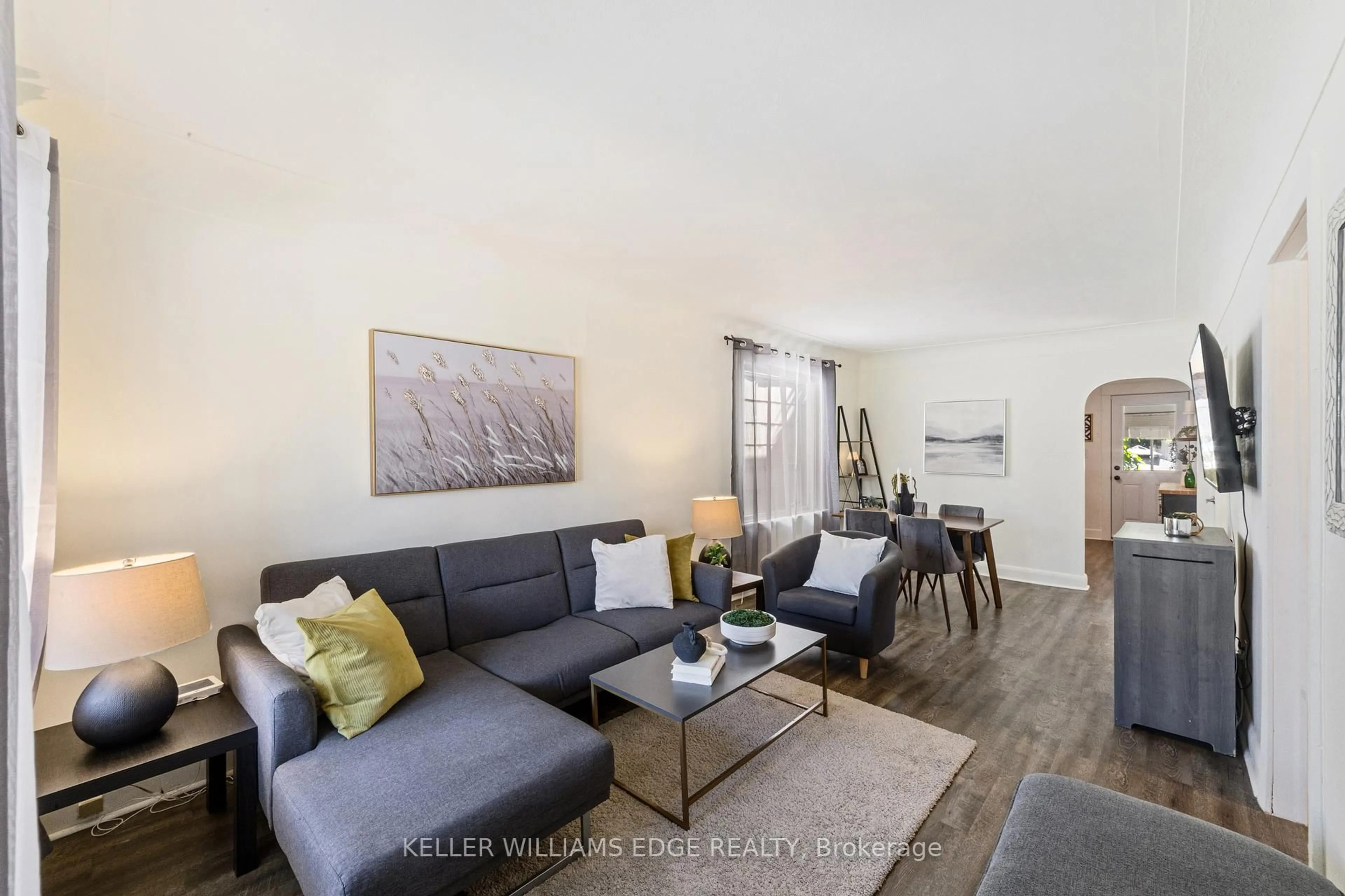 Living room with furniture, unknown for 22 Houghton Ave, Hamilton Ontario L8H 4L2