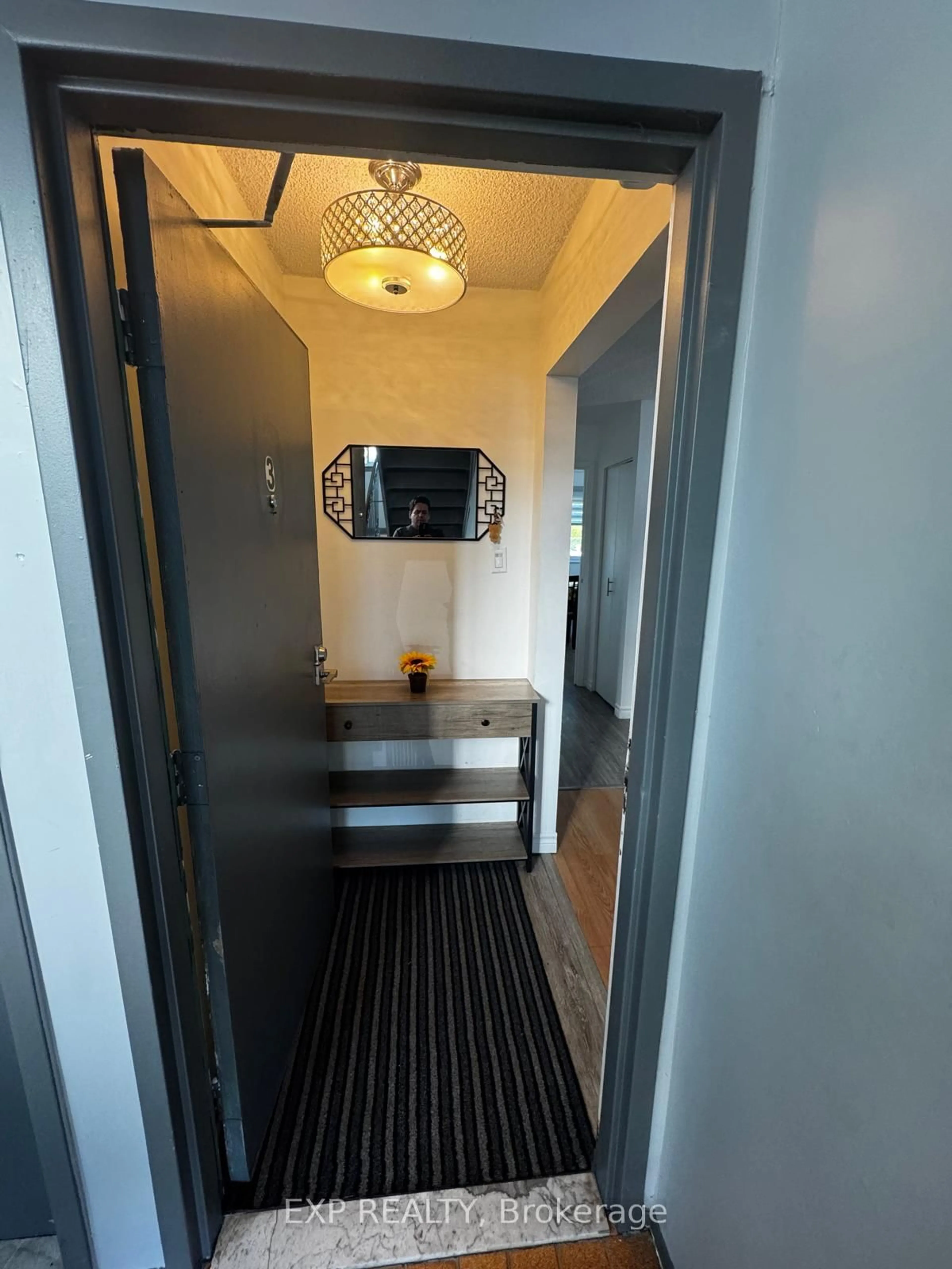 Indoor foyer for 1035 Cartier Blvd #3, Hawkesbury Ontario K6A 2Y4