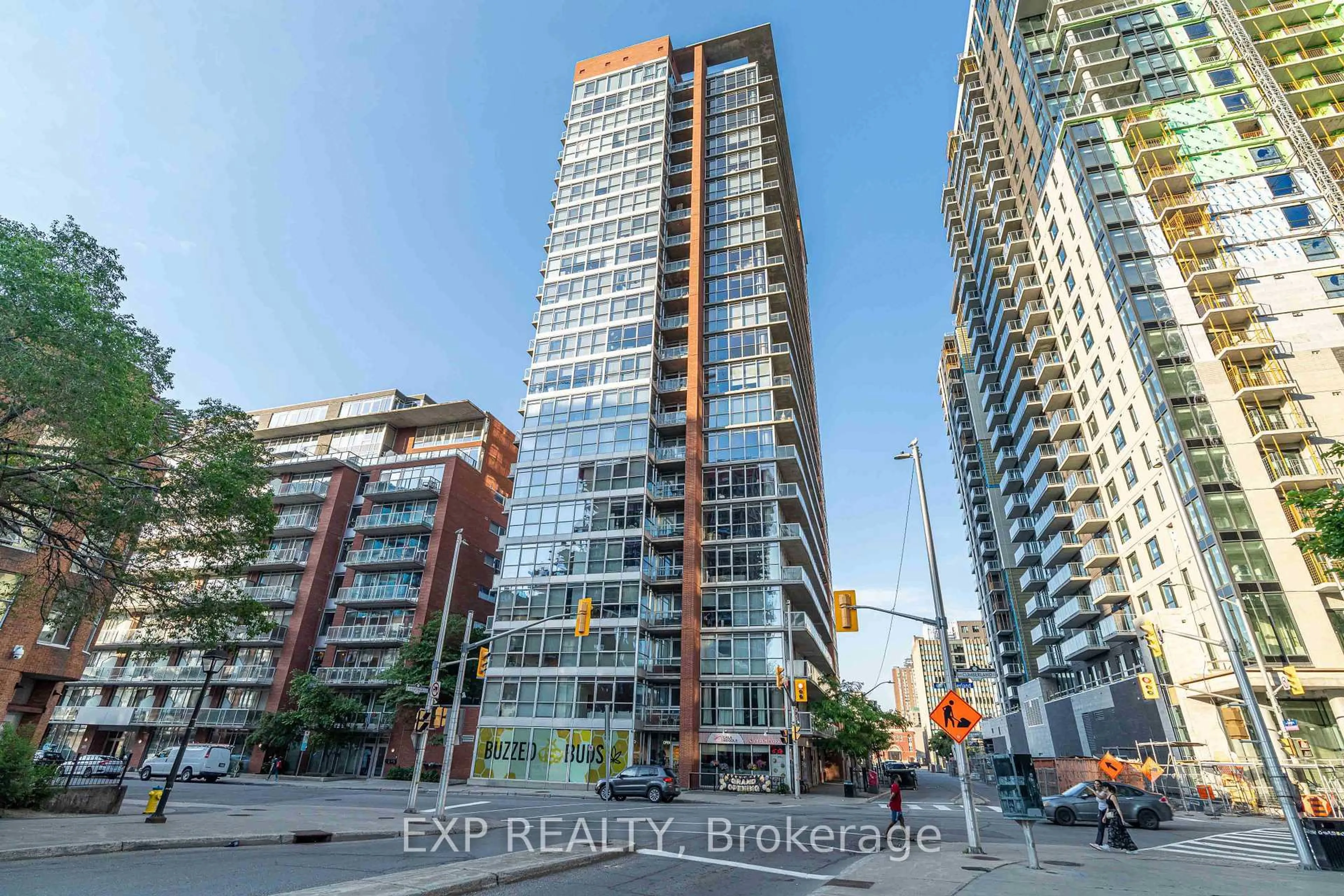 A pic from outside/outdoor area/front of a property/back of a property/a pic from drone, unknown for 179 GEORGE St #907, Ottawa Ontario K1N 1J8