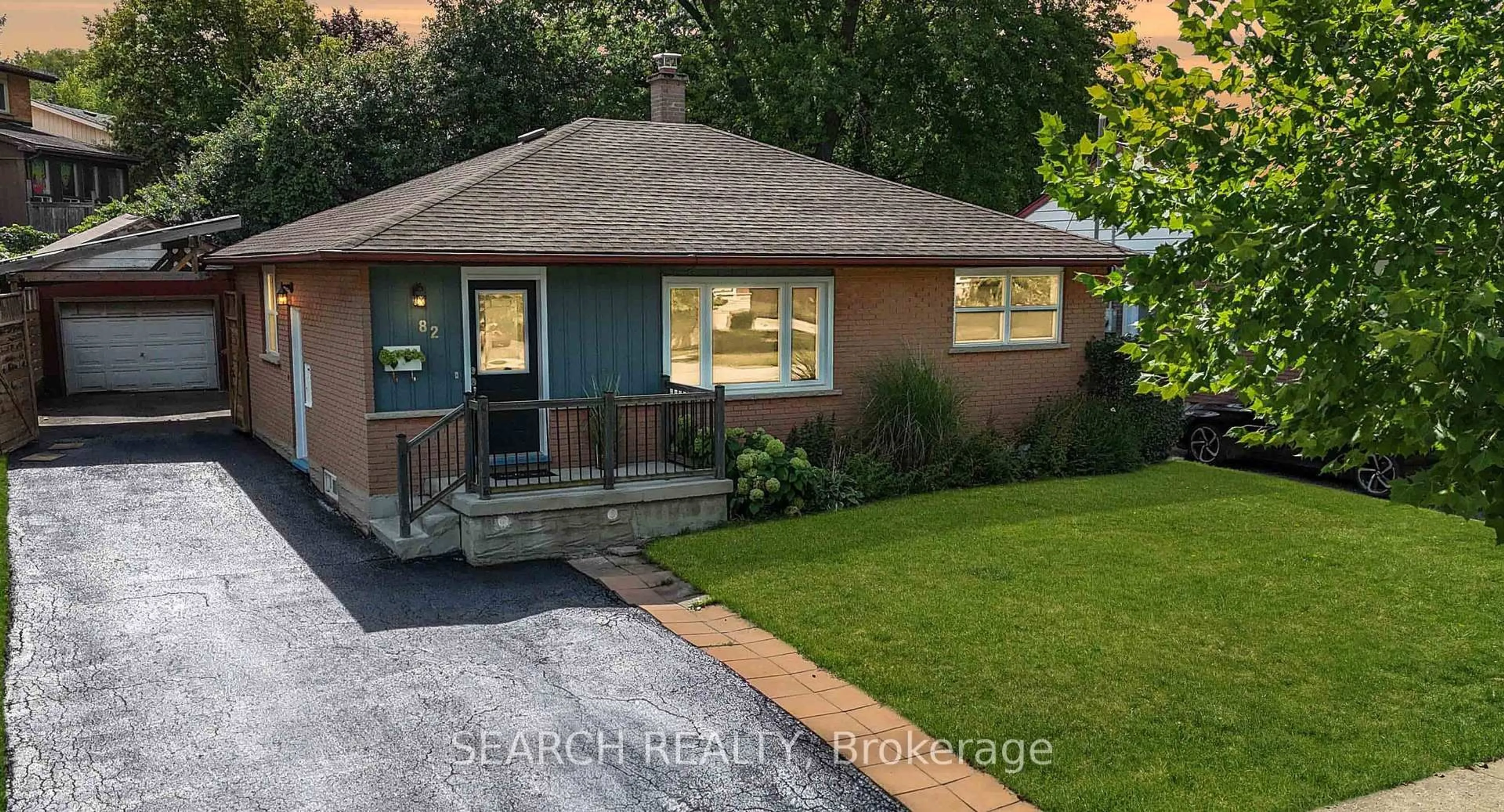 Home with brick exterior material, street for 82 Southmoor Dr, Kitchener Ontario N2M 4M7