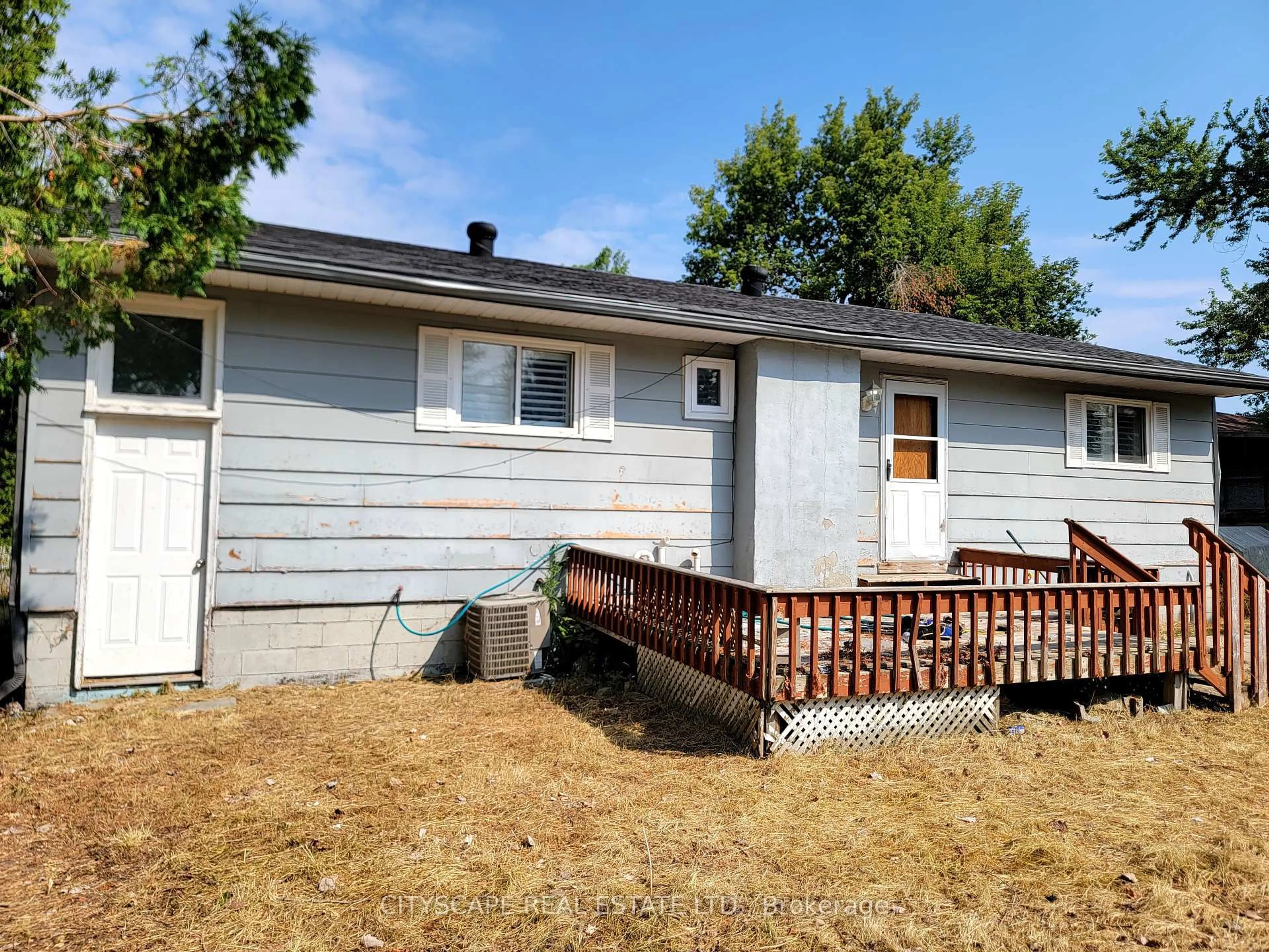 Home with vinyl exterior material, street for 34 Robinson Ave, Kawartha Lakes Ontario K0M 2B0