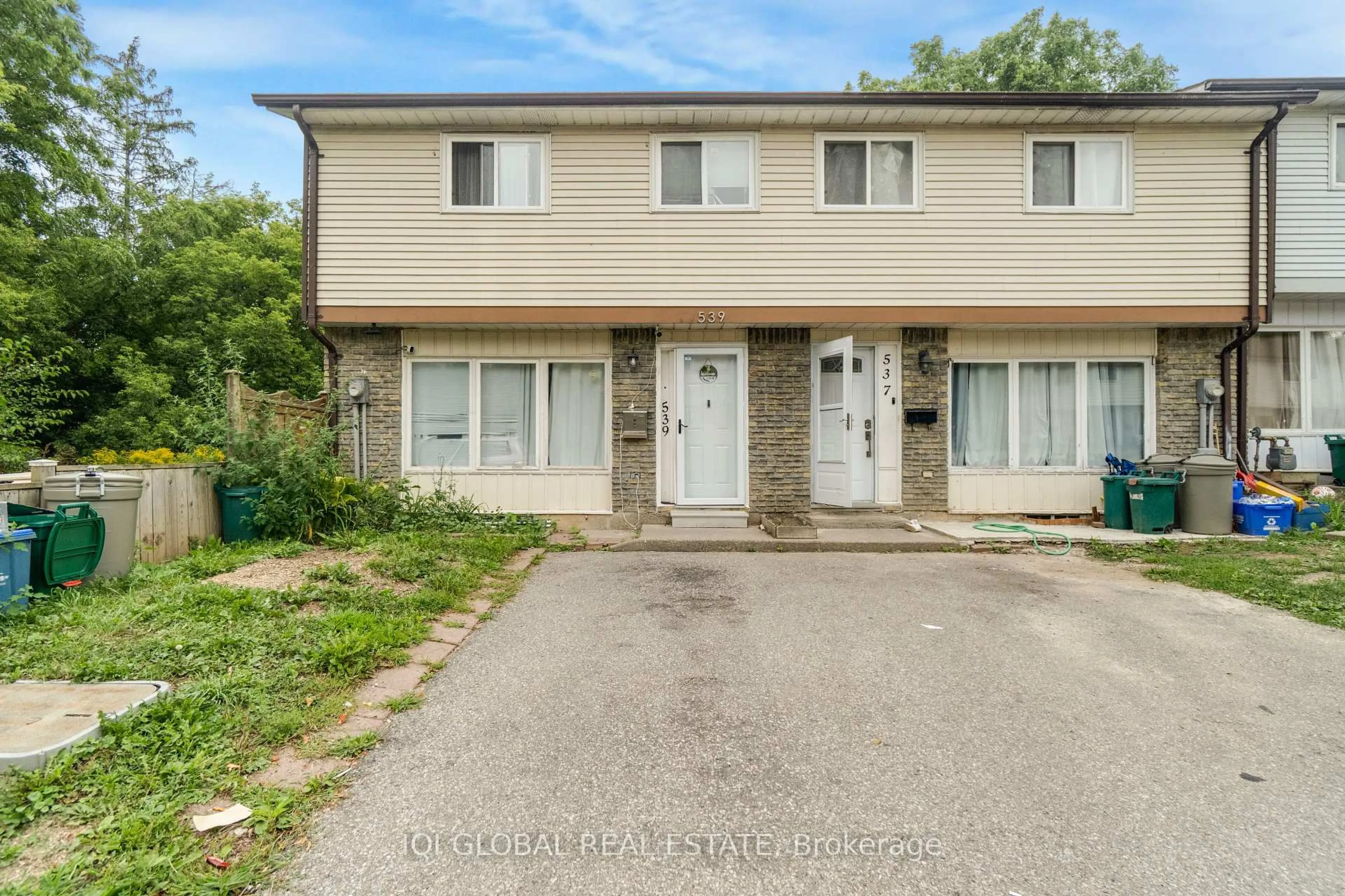 A pic from outside/outdoor area/front of a property/back of a property/a pic from drone, street for 539 Parkview Cres, Cambridge Ontario N3H 4Z9
