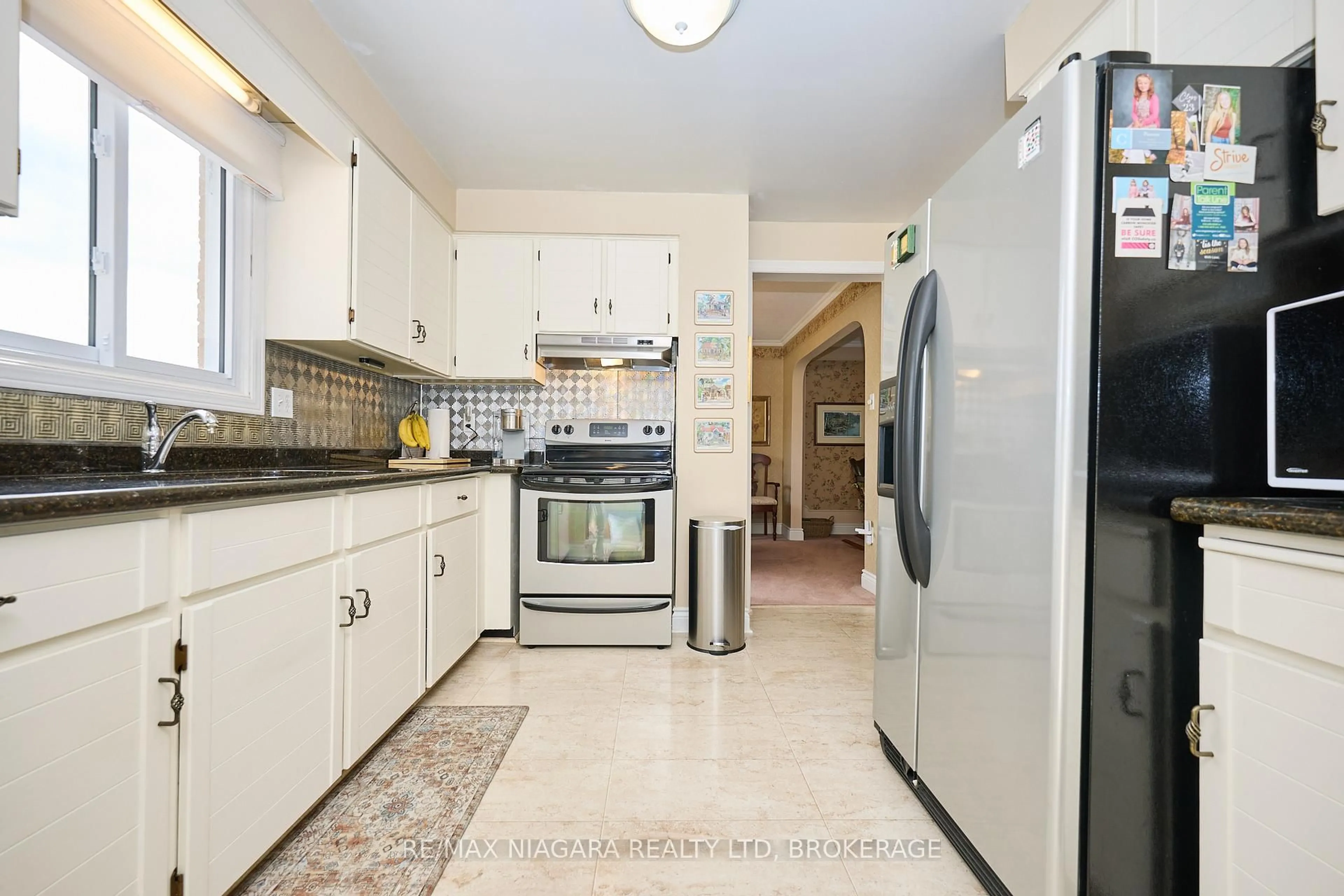 Standard kitchen, ceramic/tile floor for 12 Lampman Cres, Thorold Ontario L2V 4K7