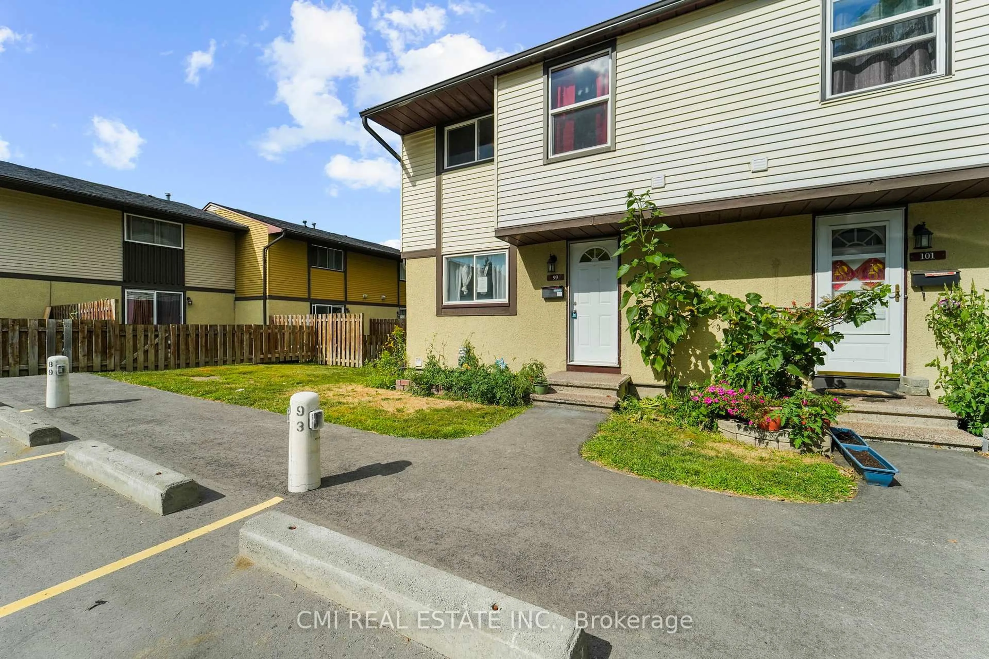 A pic from outside/outdoor area/front of a property/back of a property/a pic from drone, street for 2570 Southvale Cres #99, Ottawa Ontario K1B 5B7