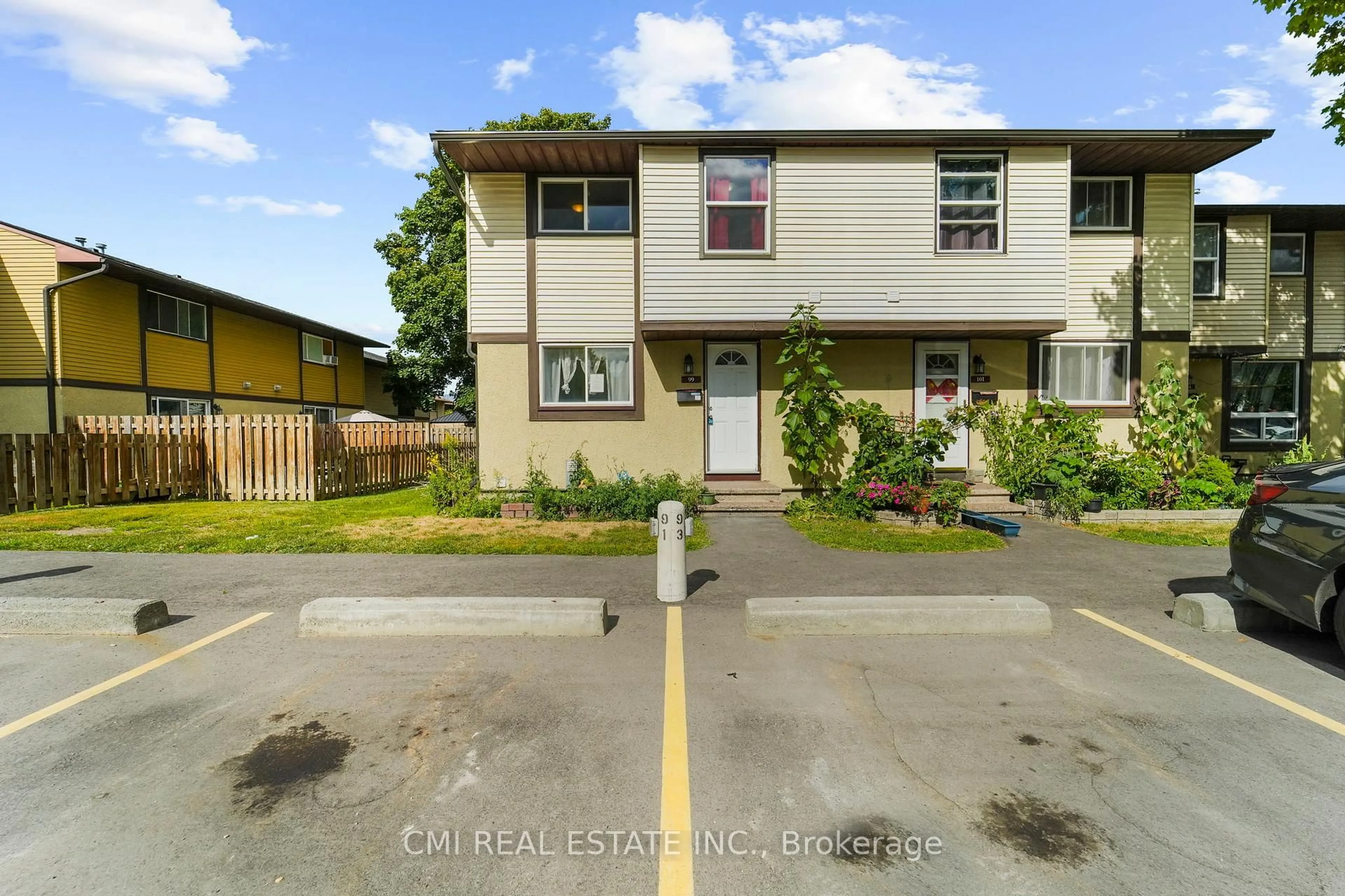 A pic from outside/outdoor area/front of a property/back of a property/a pic from drone, street for 2570 Southvale Cres #99, Ottawa Ontario K1B 5B7