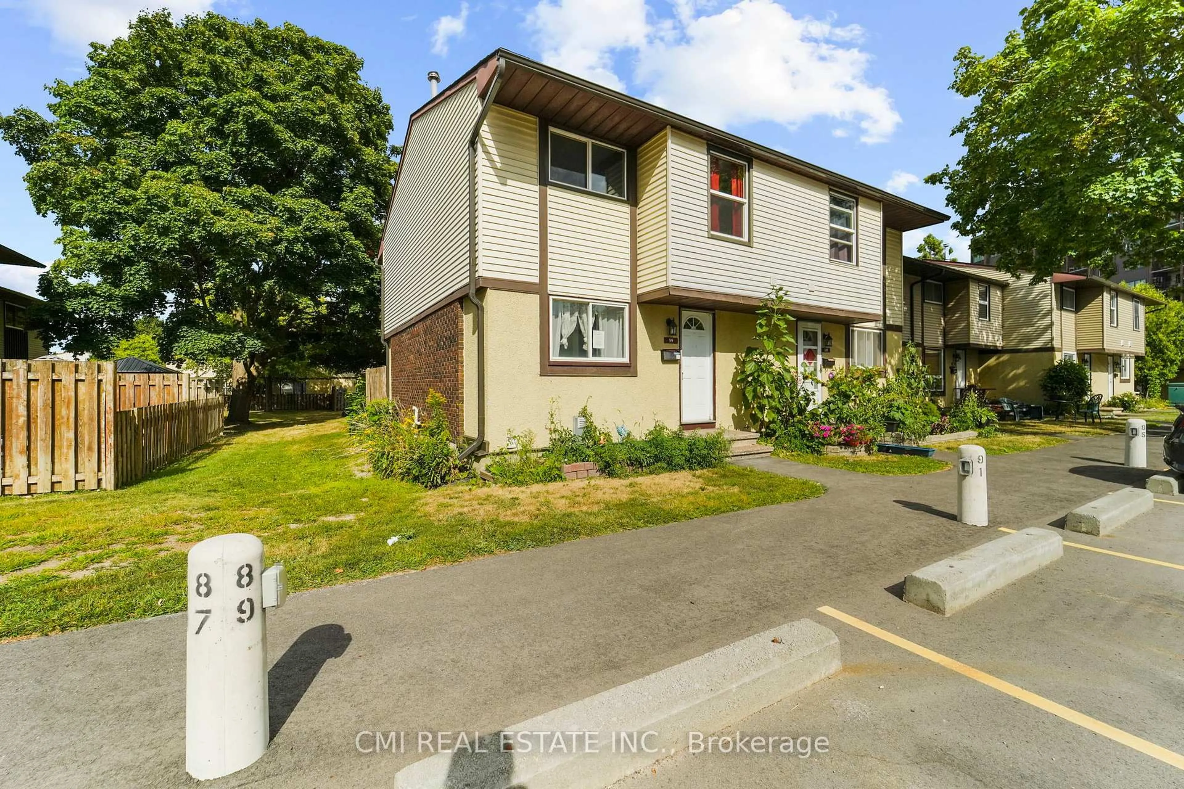 A pic from outside/outdoor area/front of a property/back of a property/a pic from drone, street for 2570 Southvale Cres #99, Ottawa Ontario K1B 5B7