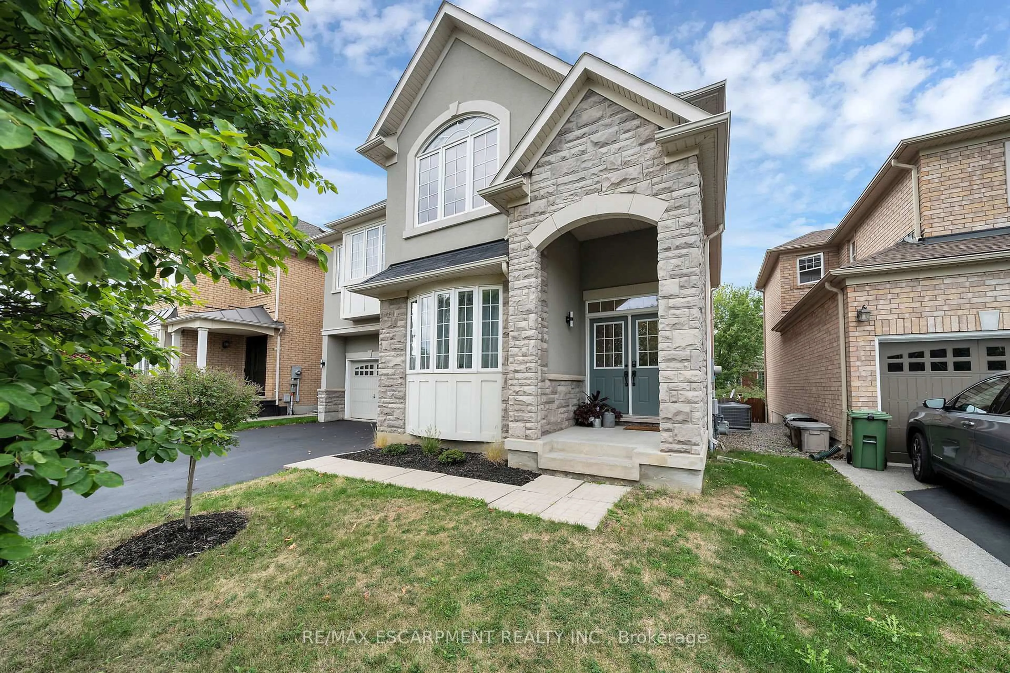 Home with brick exterior material, street for 48 Montreal Circ, Hamilton Ontario L8E 0E1